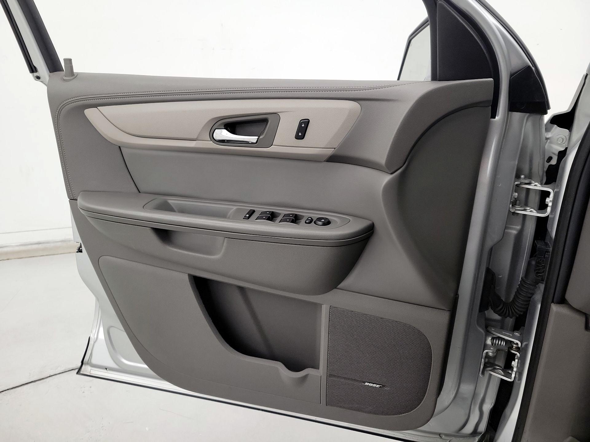 Thumbnail: 2015 Chevrolet Traverse - 12