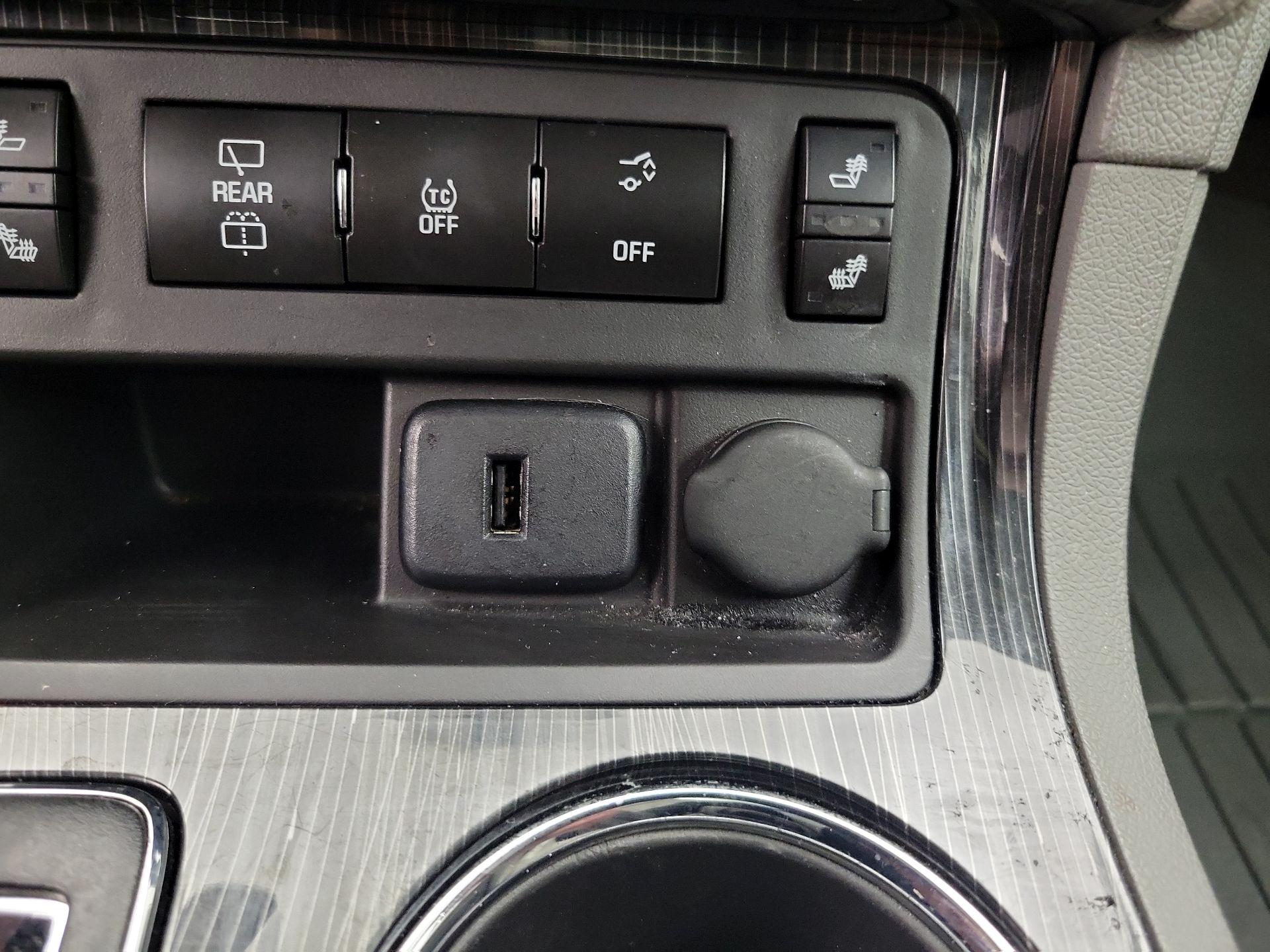 Thumbnail: 2015 Chevrolet Traverse - 18