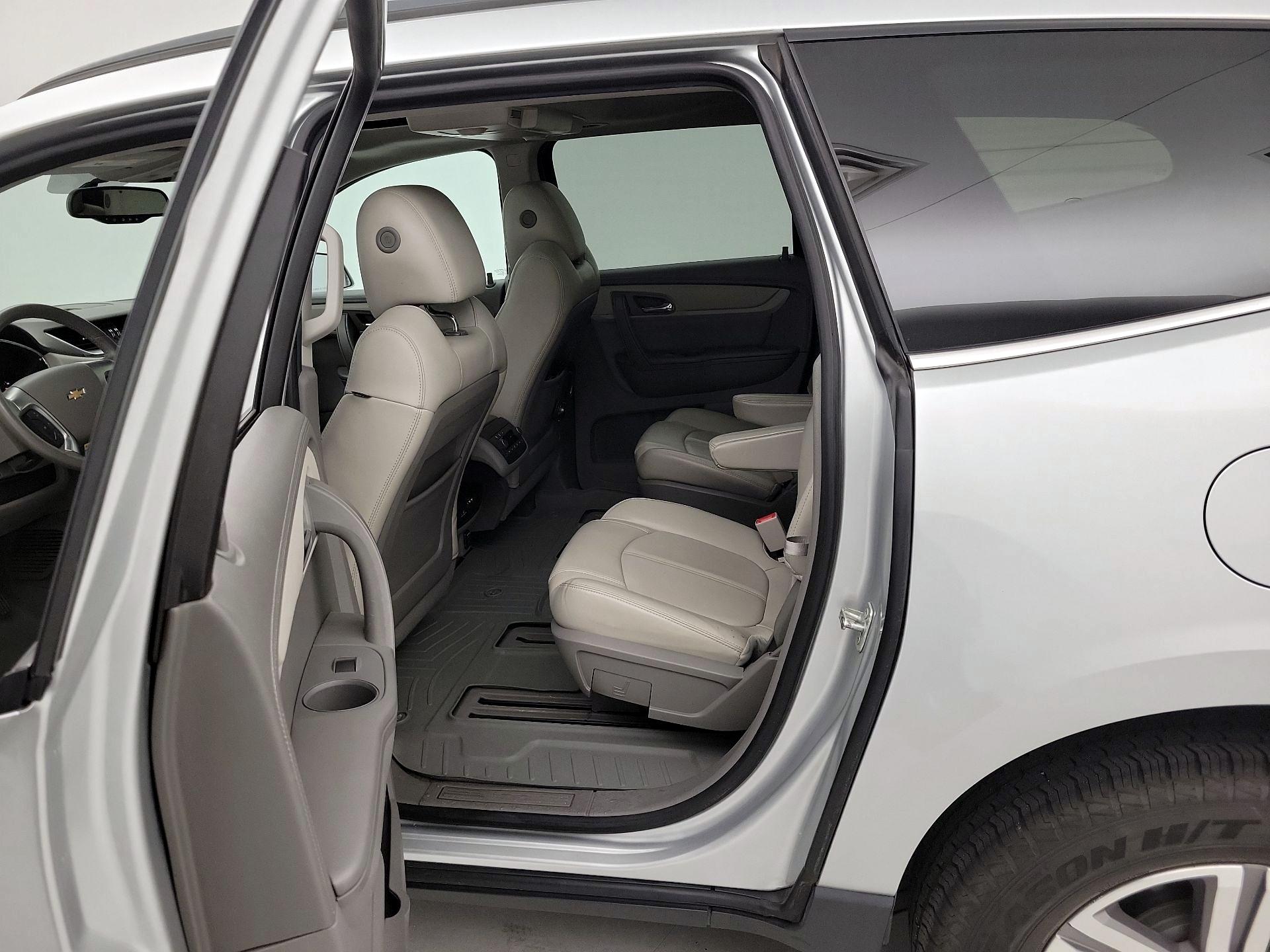Thumbnail: 2015 Chevrolet Traverse - 20