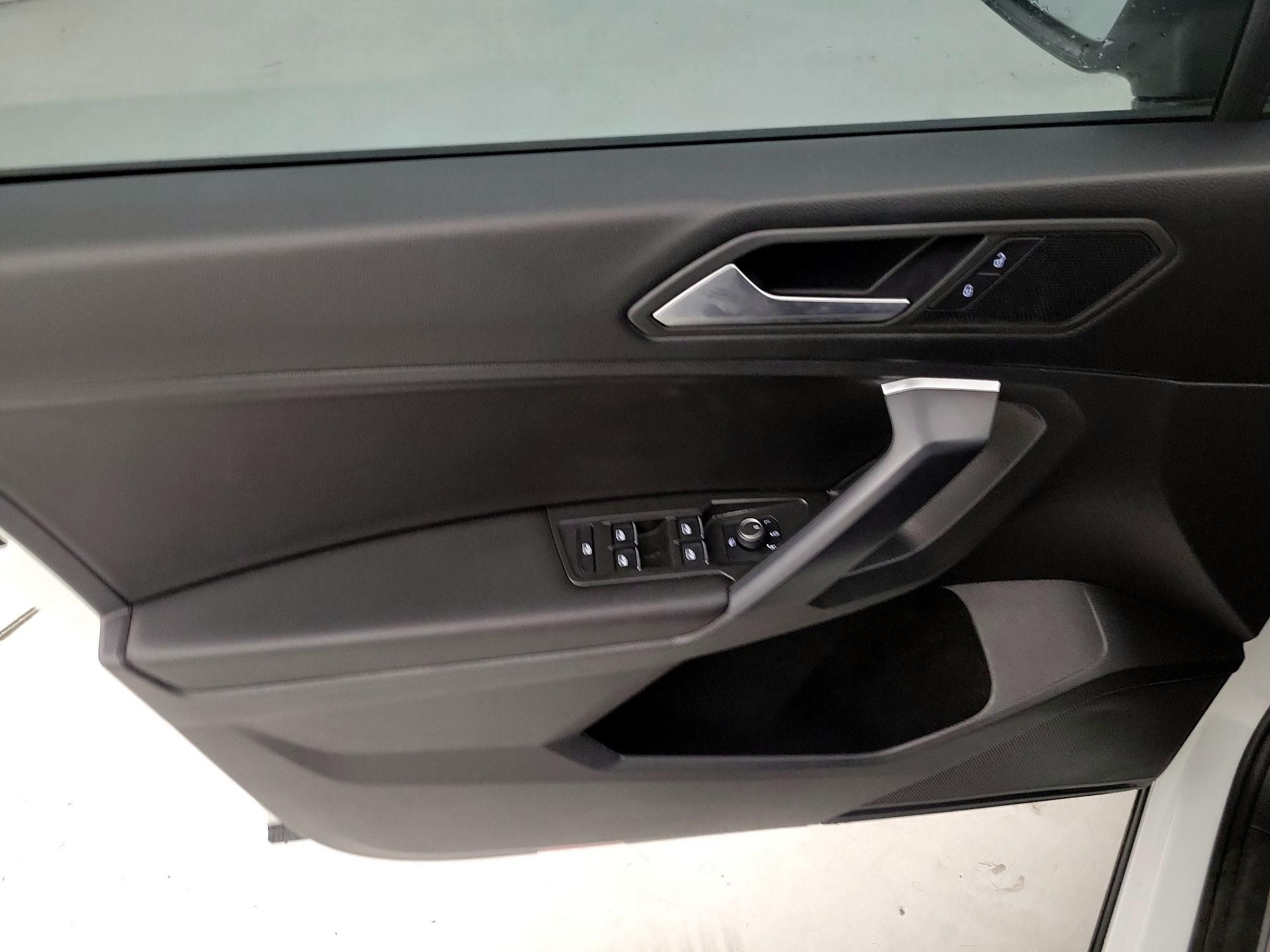Thumbnail: 2021 Volkswagen Tiguan - 12