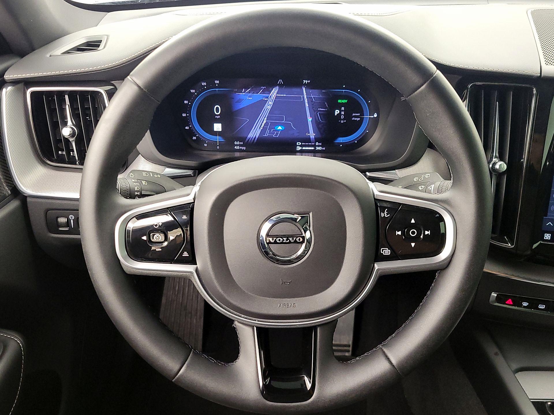 Thumbnail: 2022 Volvo XC60 - 10