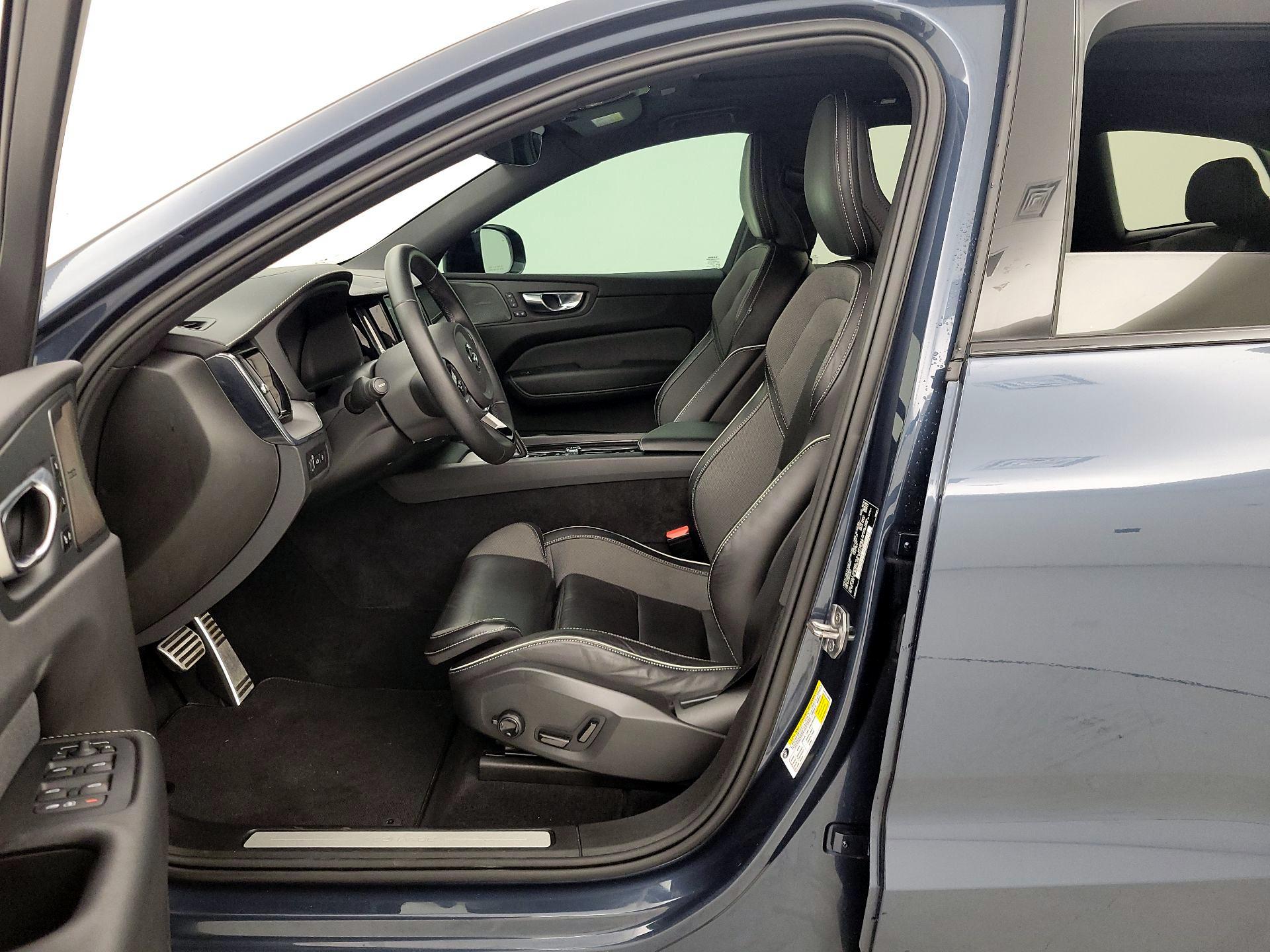 Thumbnail: 2022 Volvo XC60 - 11