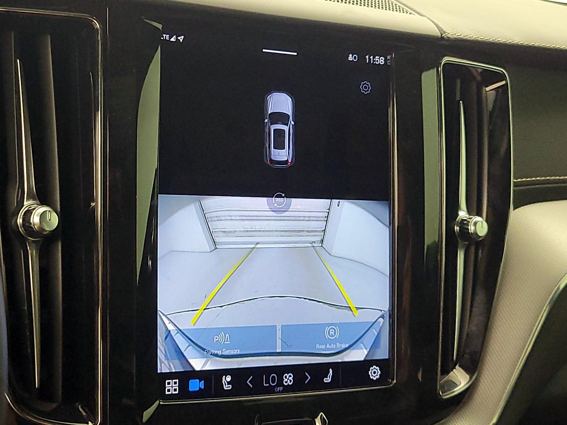 Thumbnail: 2022 Volvo XC60 - 15