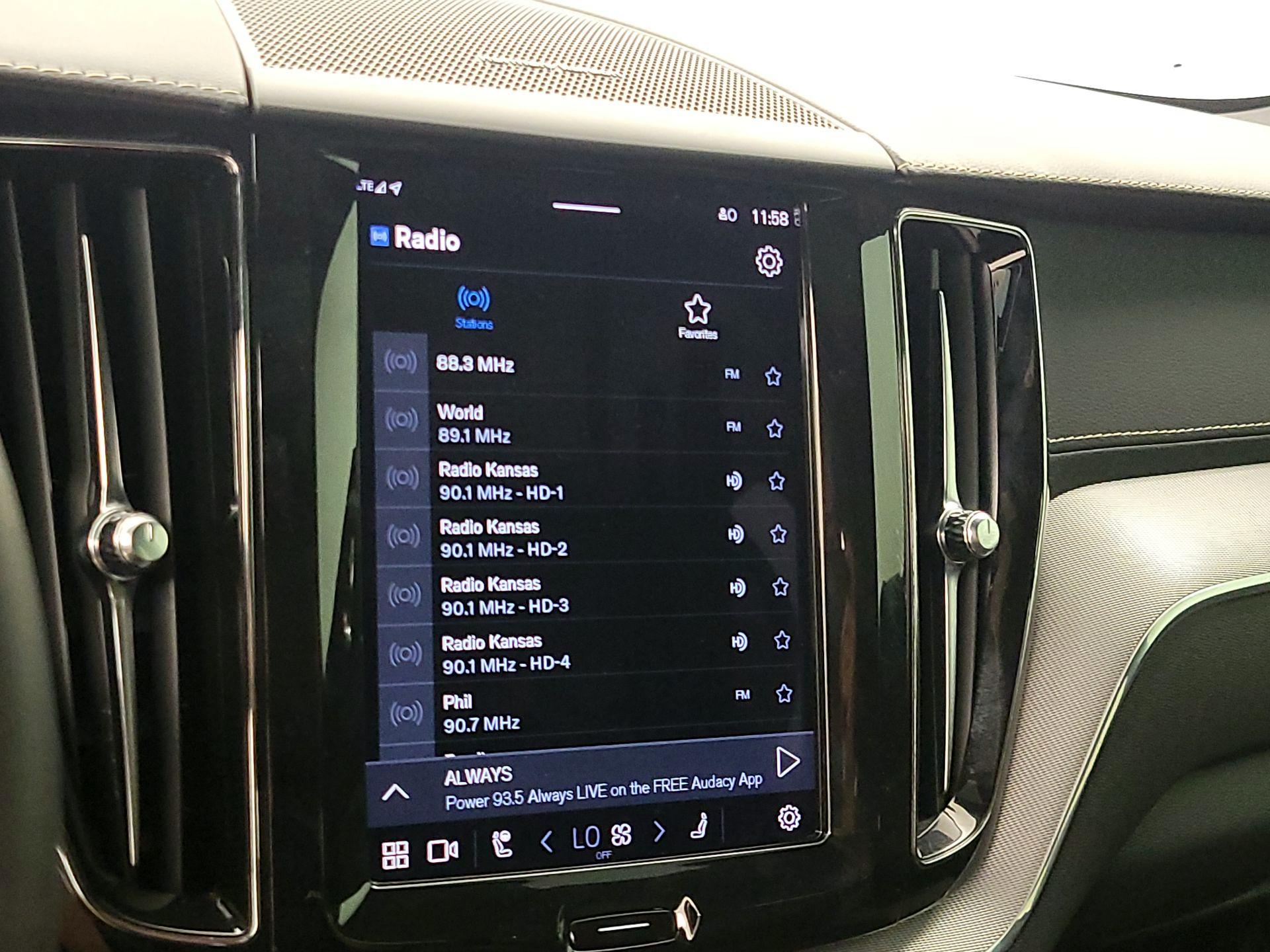Thumbnail: 2022 Volvo XC60 - 16