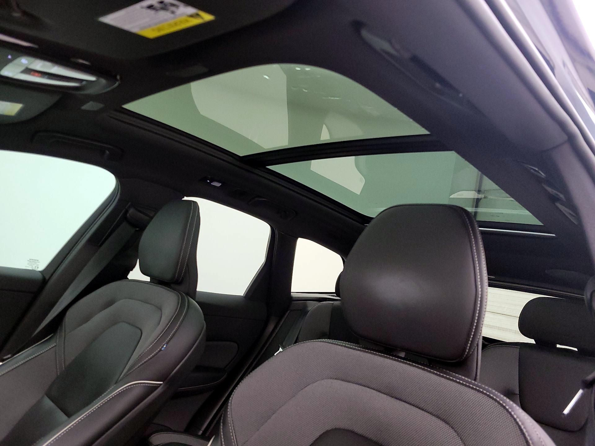 Thumbnail: 2022 Volvo XC60 - 20