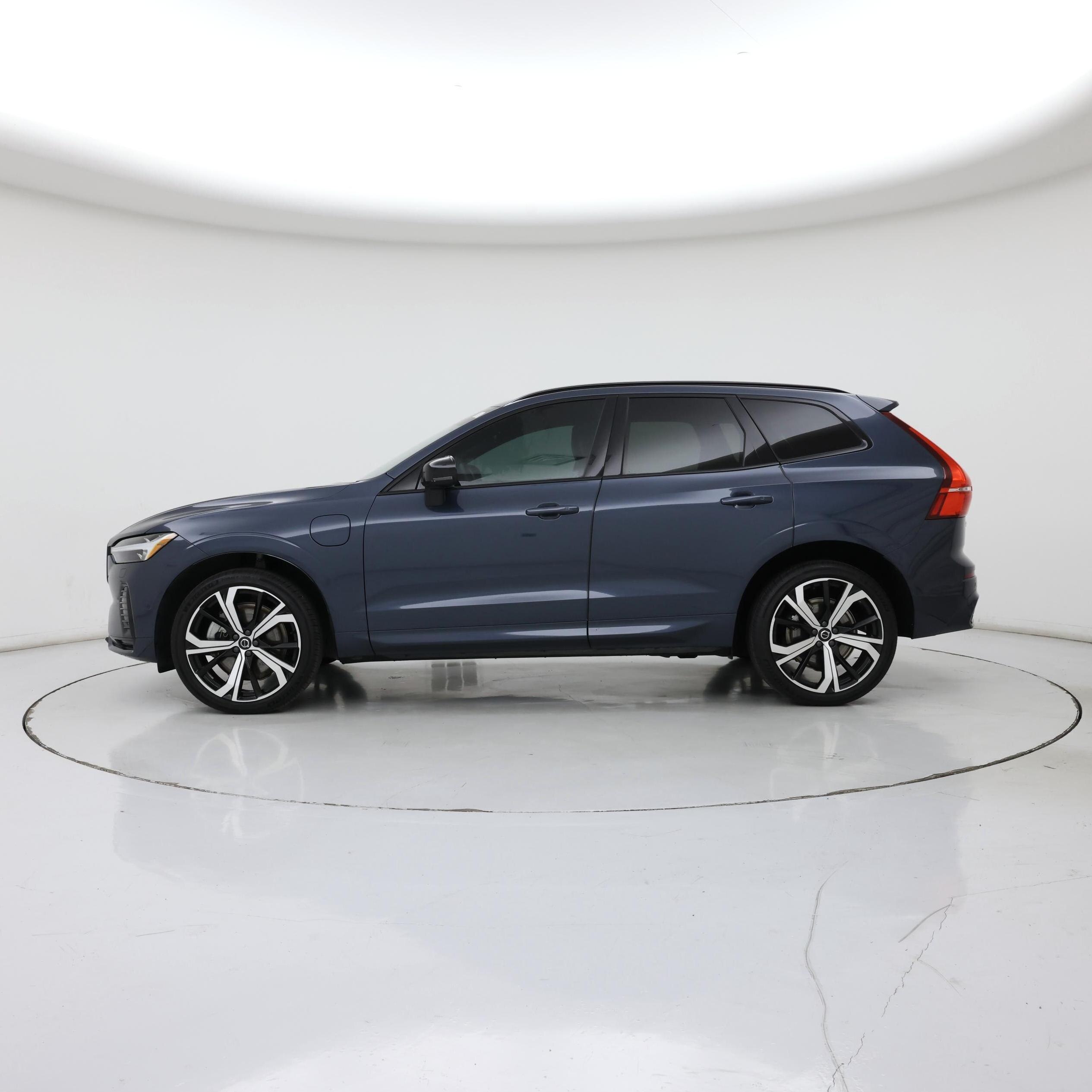 Thumbnail: 2022 Volvo XC60 - 3