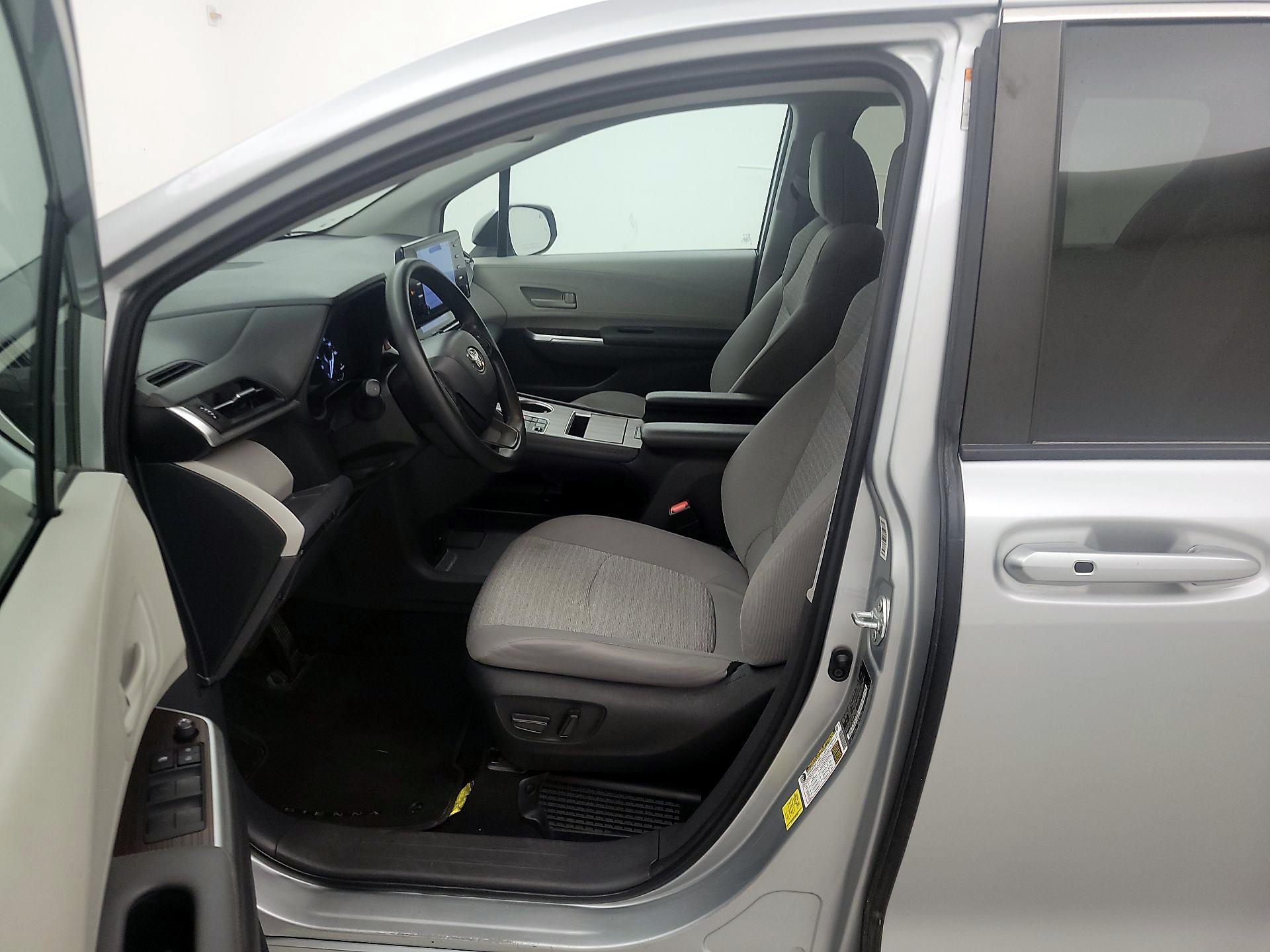 Thumbnail: 2022 Toyota Sienna - 11