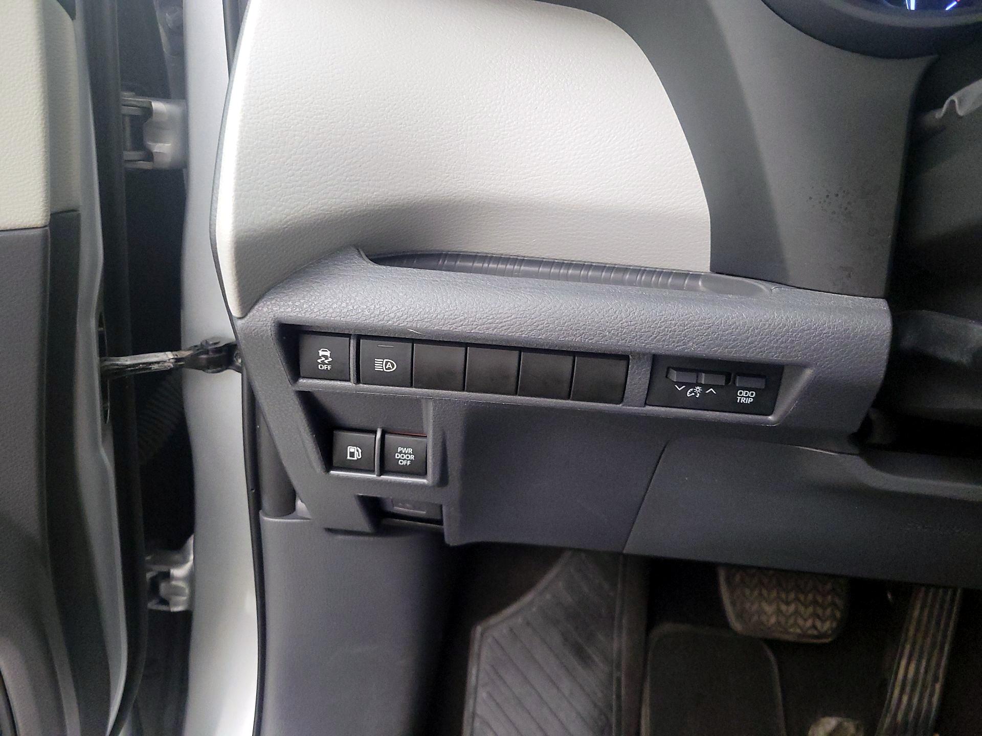 Thumbnail: 2022 Toyota Sienna - 13