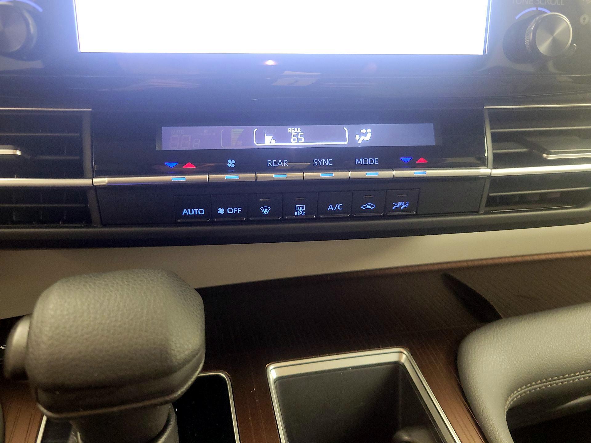 Thumbnail: 2022 Toyota Sienna - 16