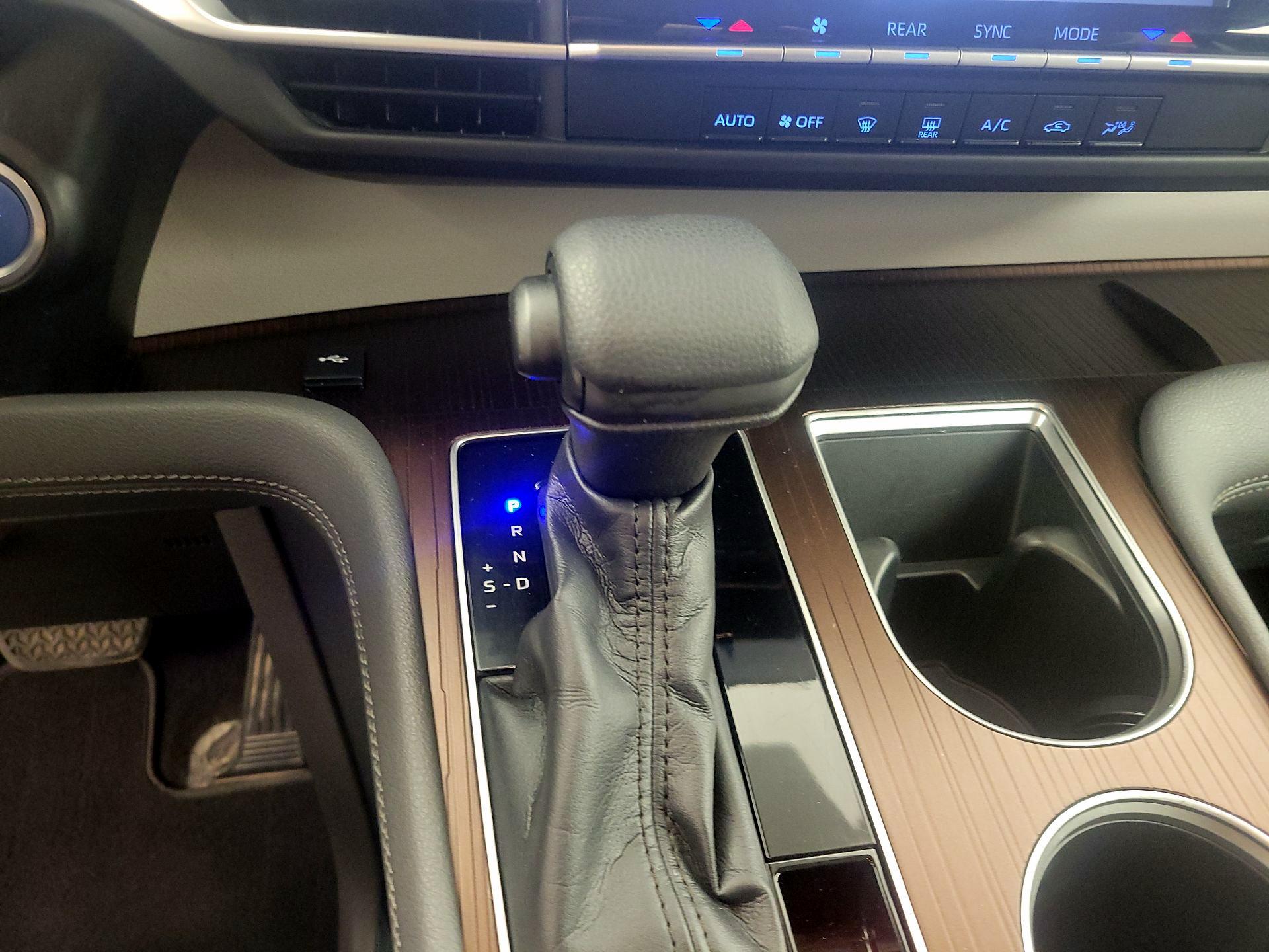 Thumbnail: 2022 Toyota Sienna - 17