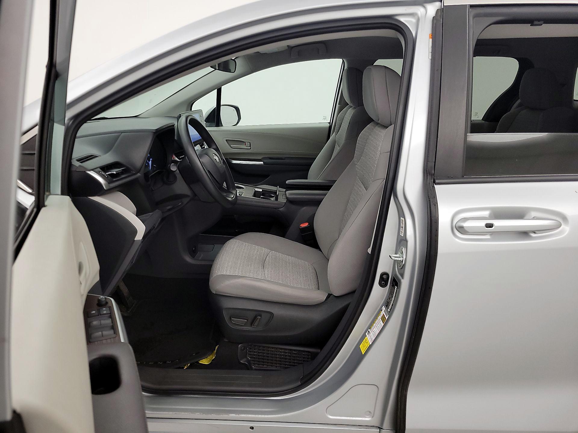 Thumbnail: 2022 Toyota Sienna - 11