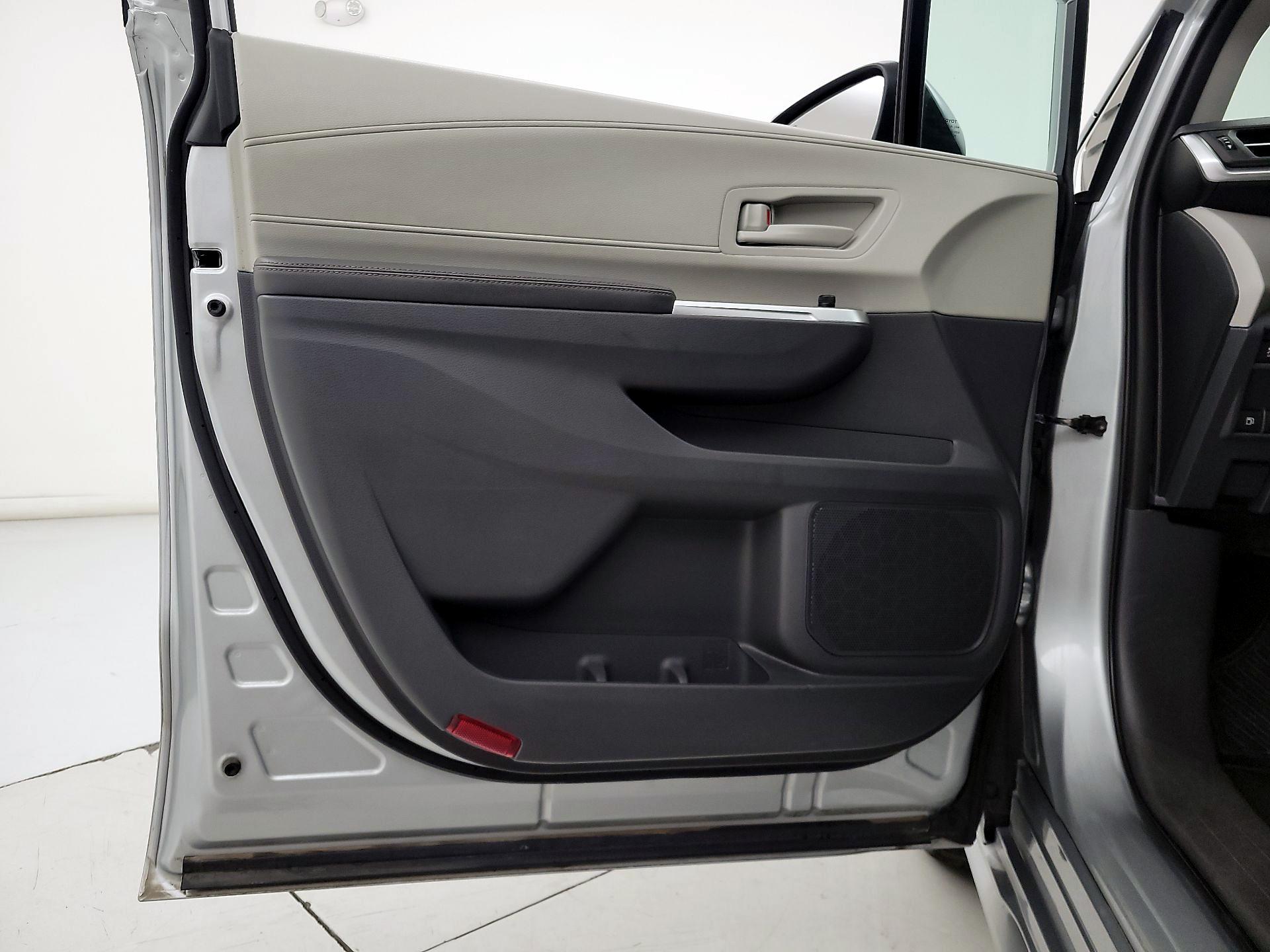 Thumbnail: 2022 Toyota Sienna - 12