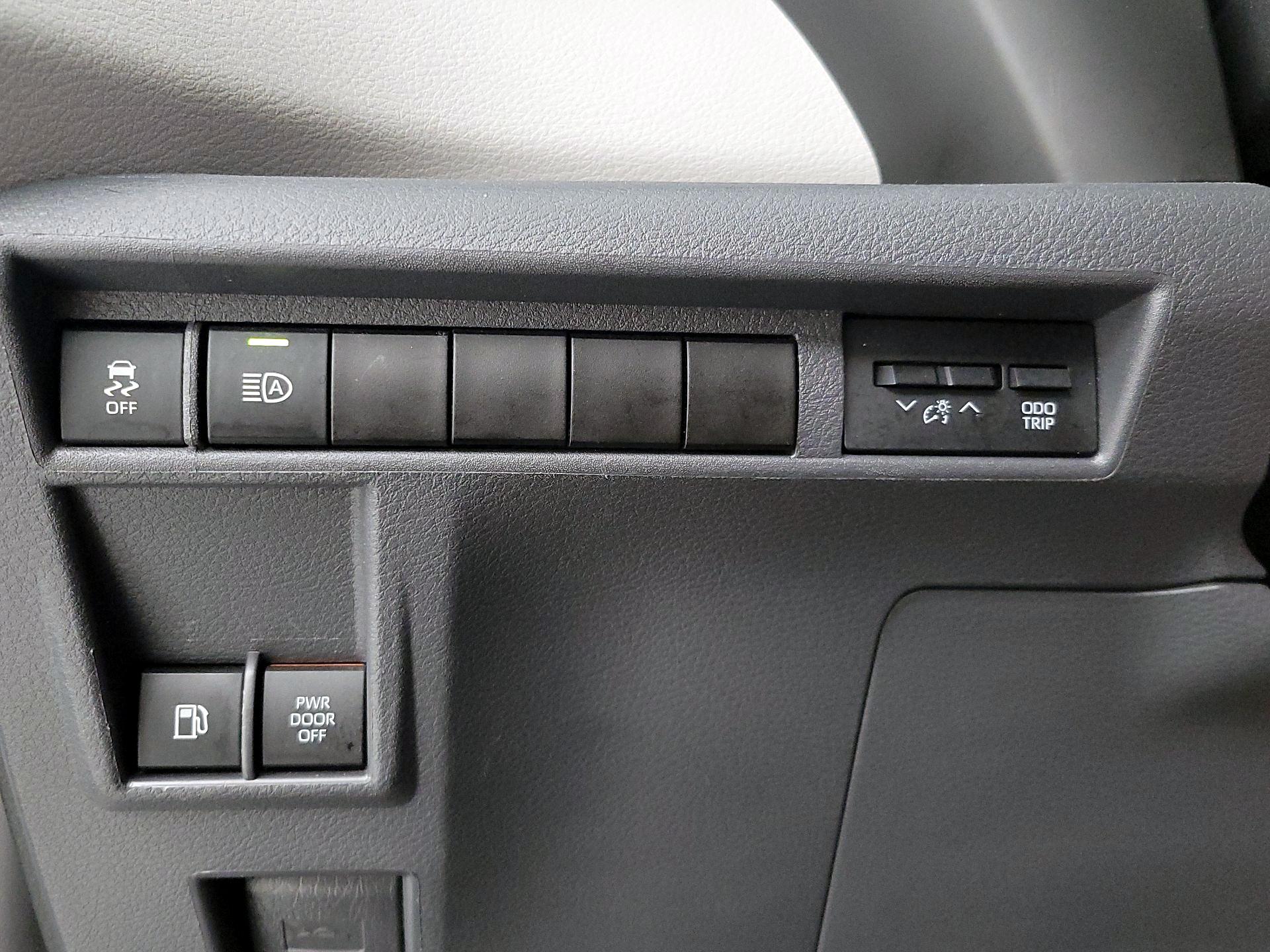 Thumbnail: 2022 Toyota Sienna - 13