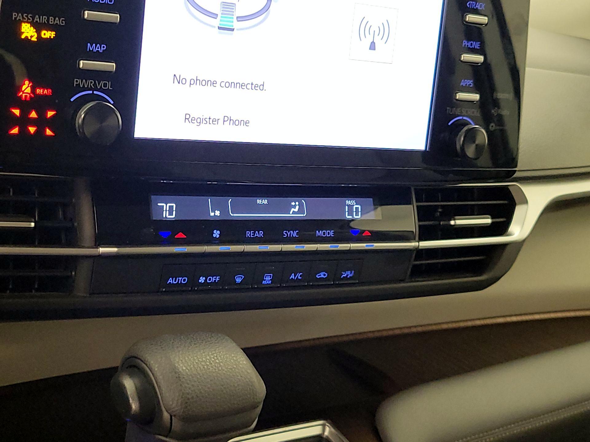 Thumbnail: 2022 Toyota Sienna - 16