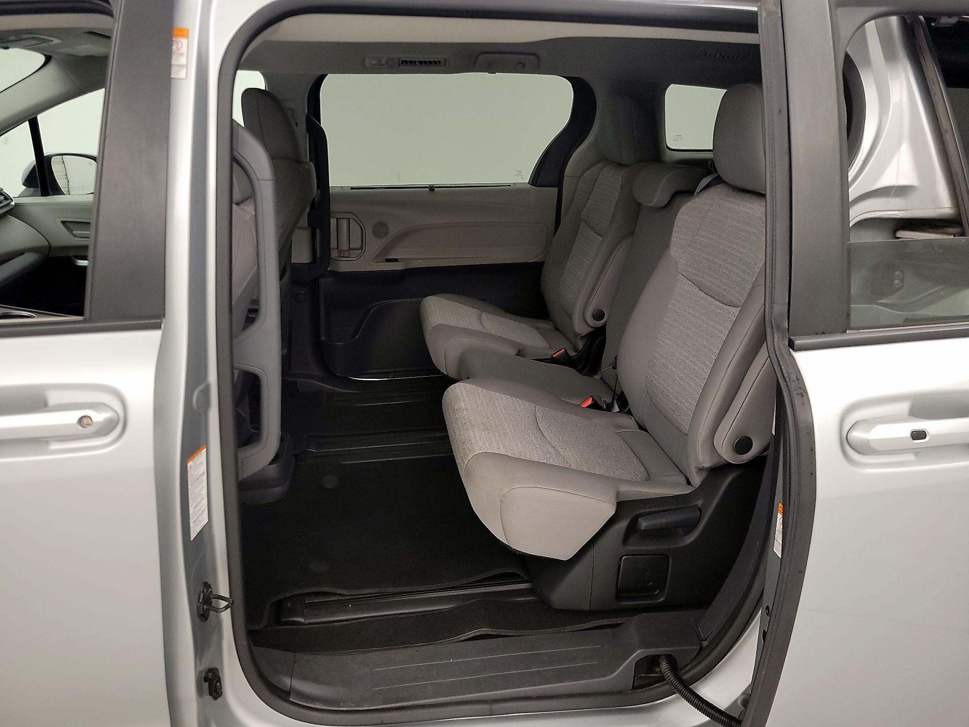 Thumbnail: 2022 Toyota Sienna - 19