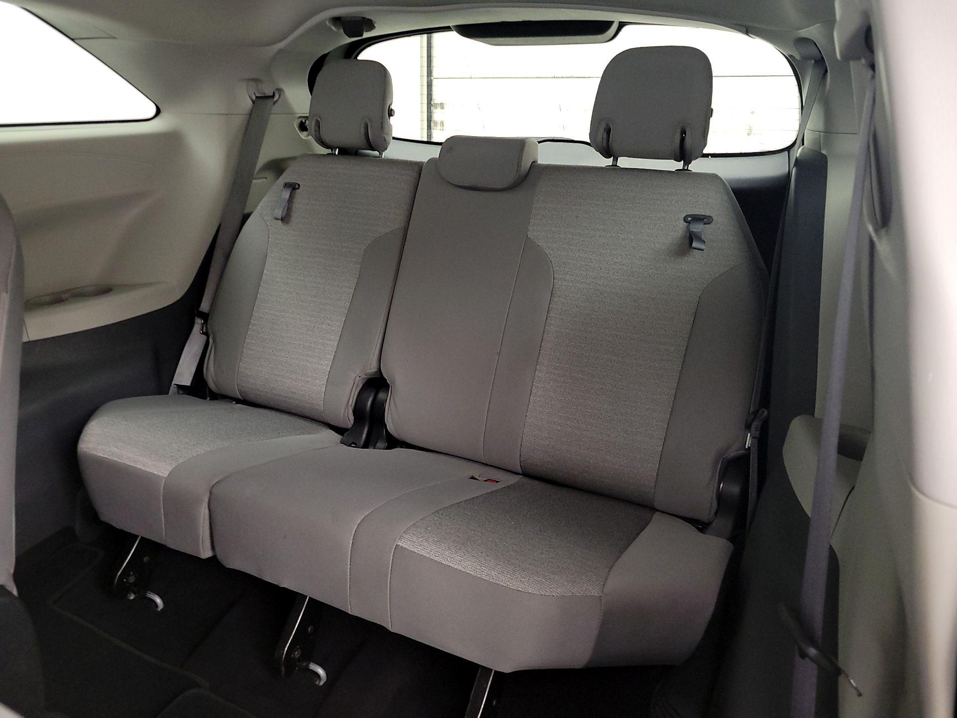 Thumbnail: 2022 Toyota Sienna - 20