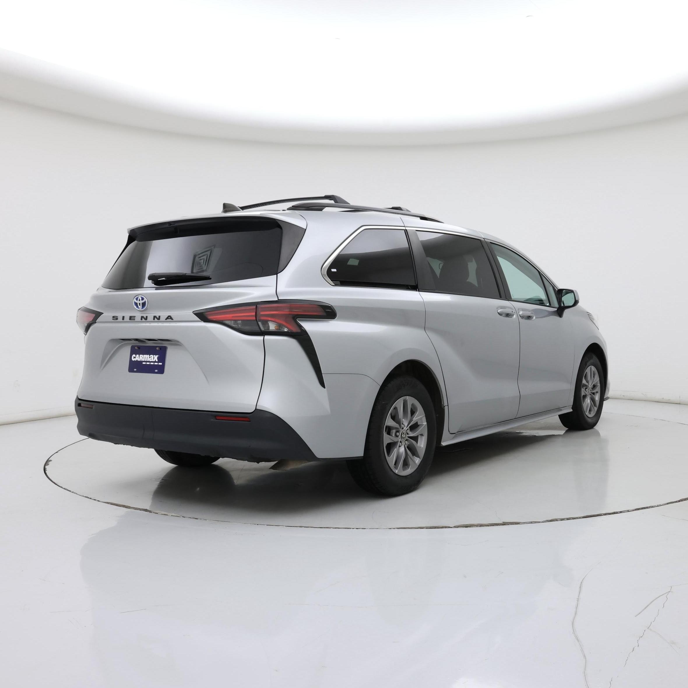 Thumbnail: 2022 Toyota Sienna - 8