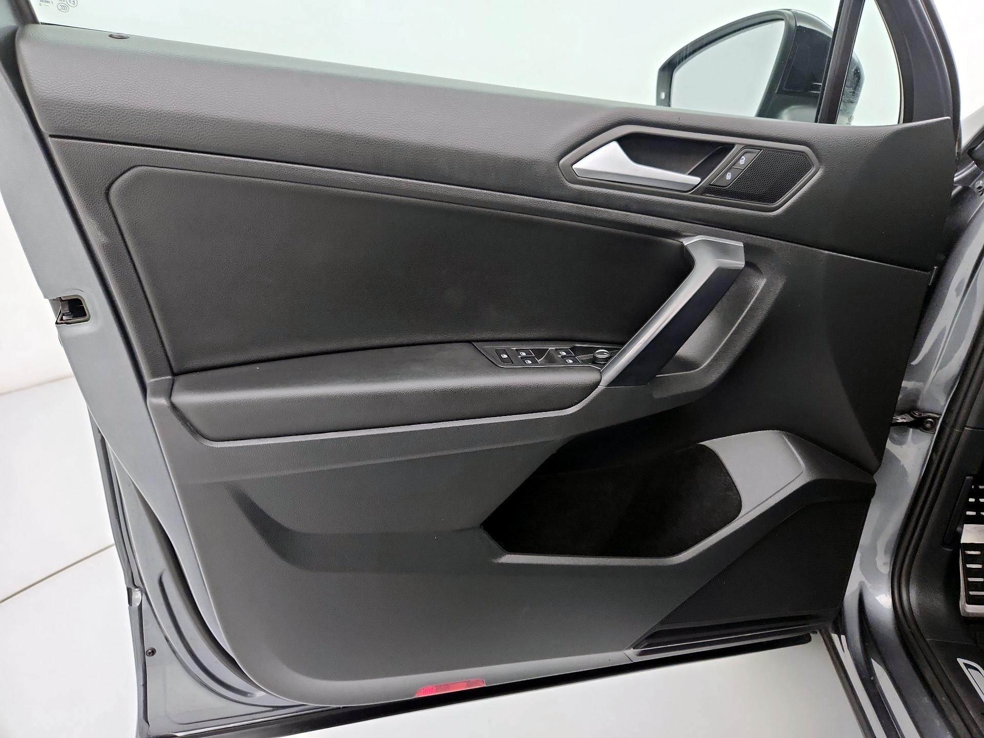 Thumbnail: 2021 Volkswagen Tiguan - 12