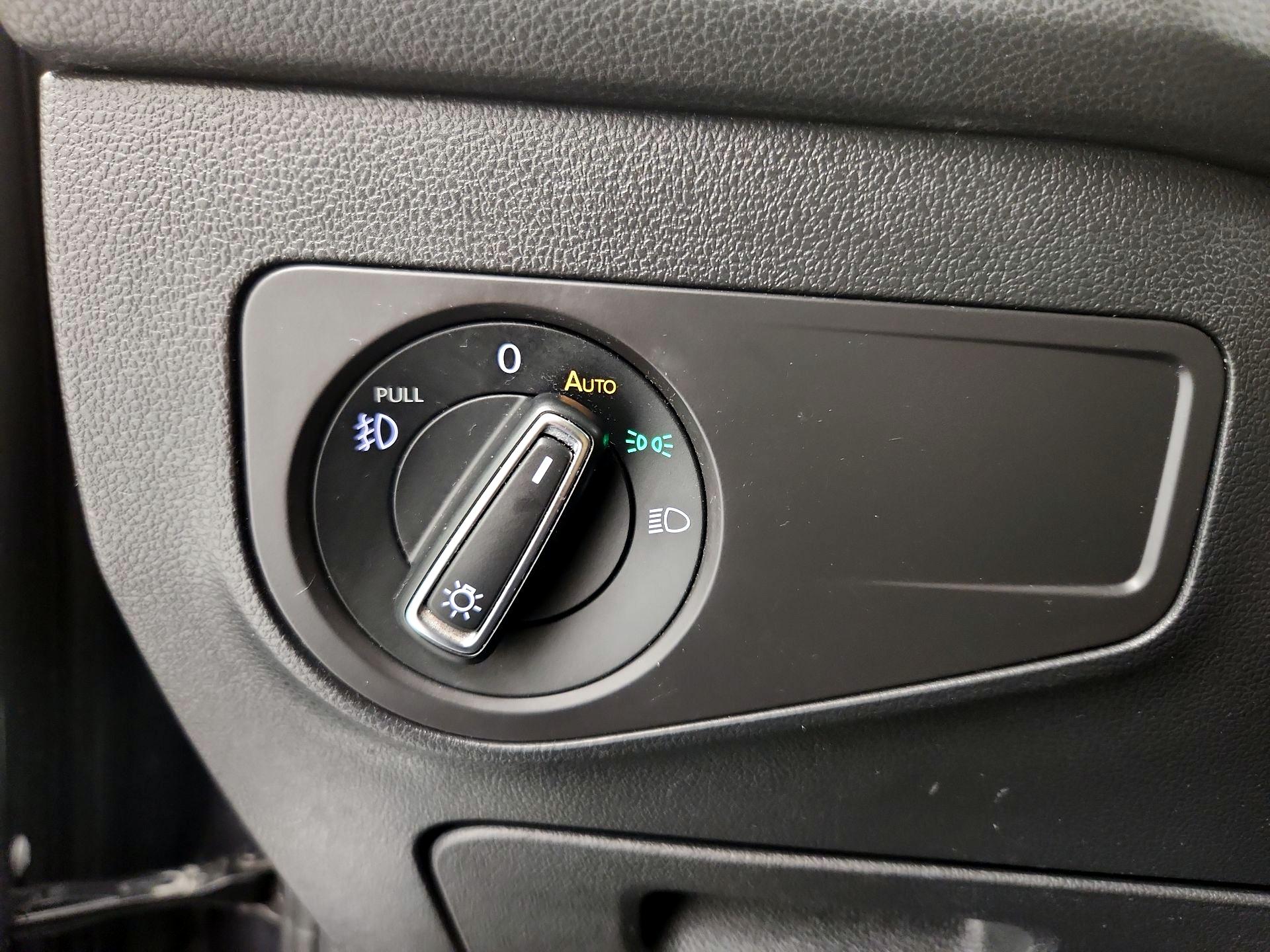 Thumbnail: 2021 Volkswagen Tiguan - 13