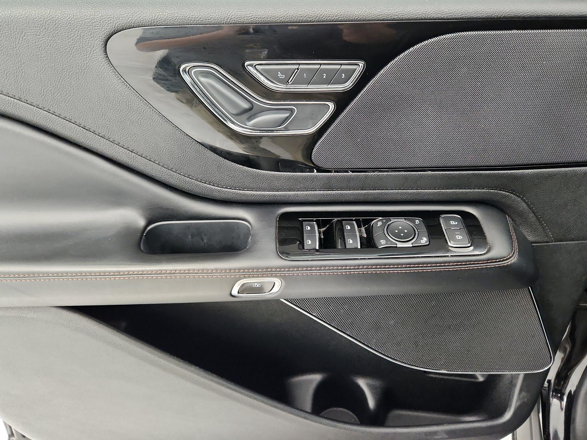 Thumbnail: 2020 Lincoln Aviator - 12