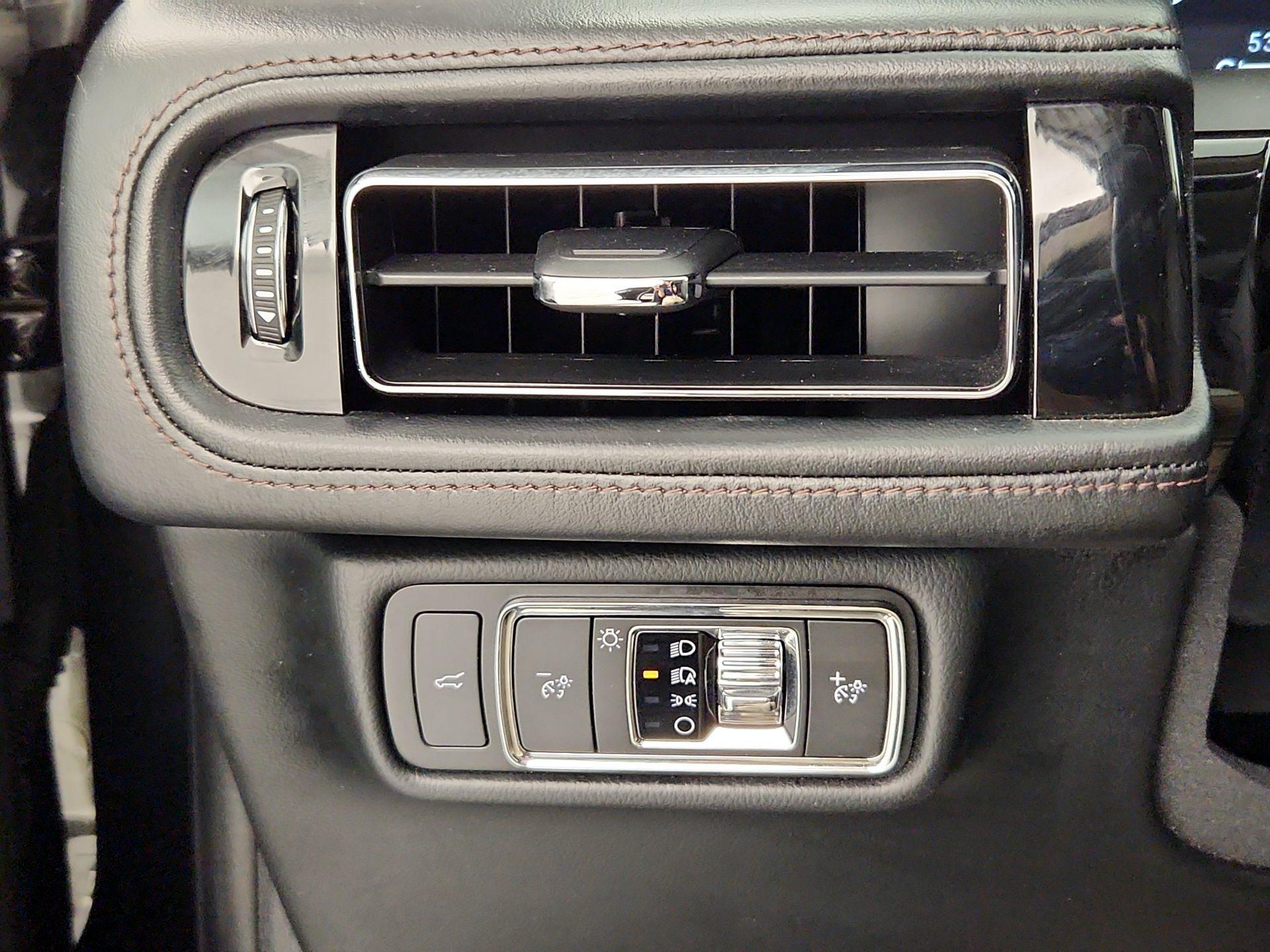 Thumbnail: 2020 Lincoln Aviator - 13