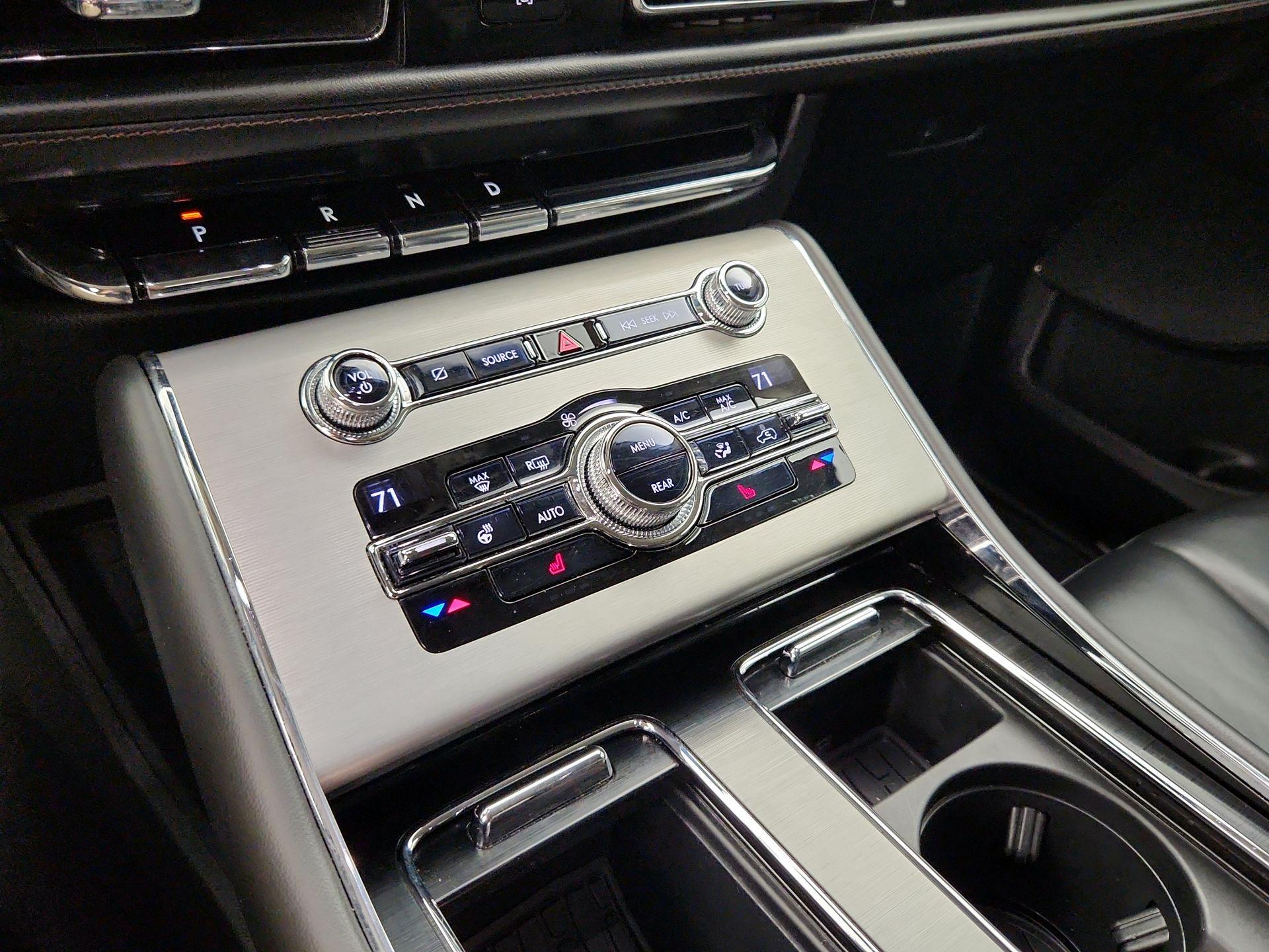 Thumbnail: 2020 Lincoln Aviator - 17