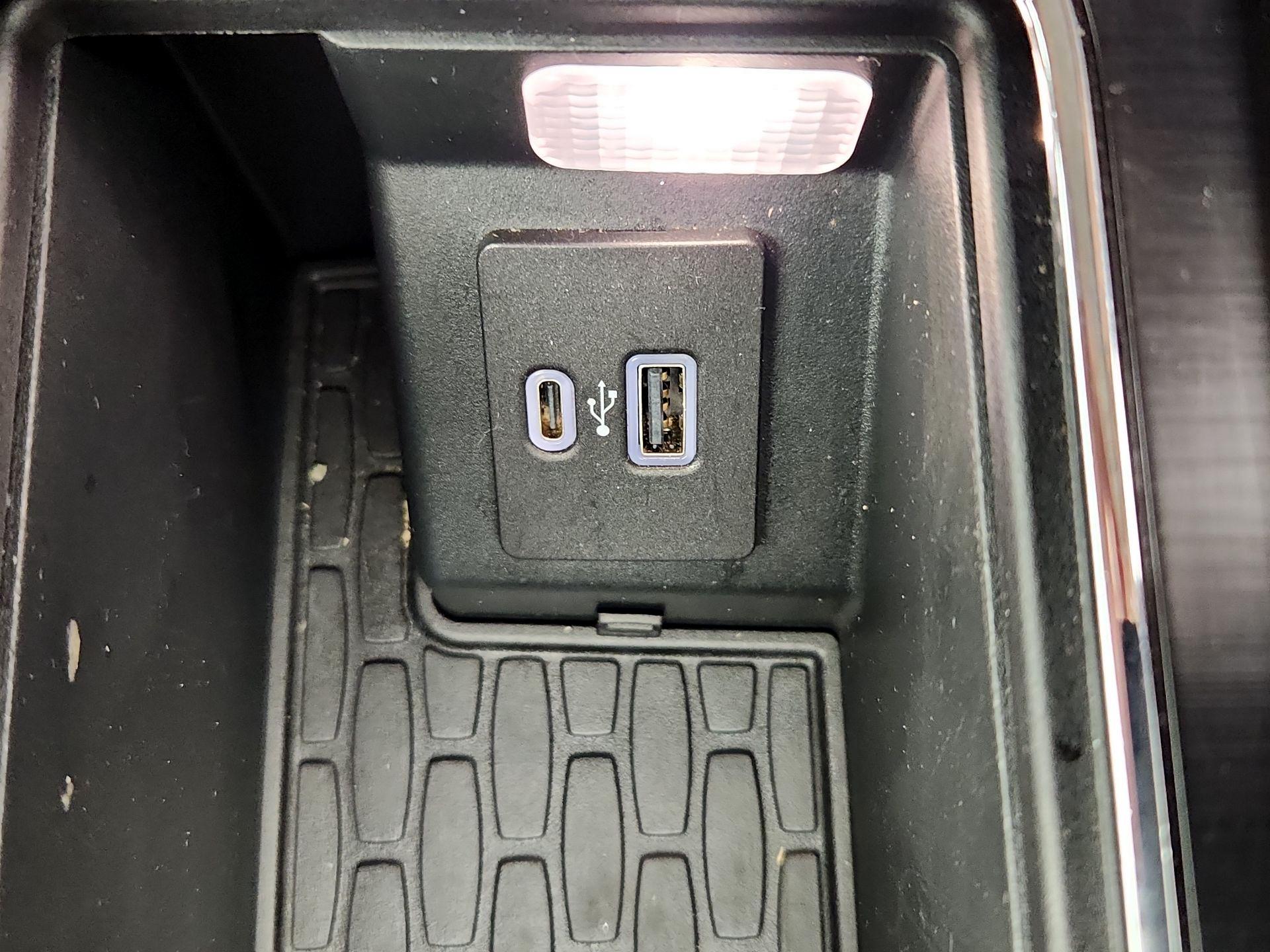 Thumbnail: 2020 Lincoln Aviator - 19