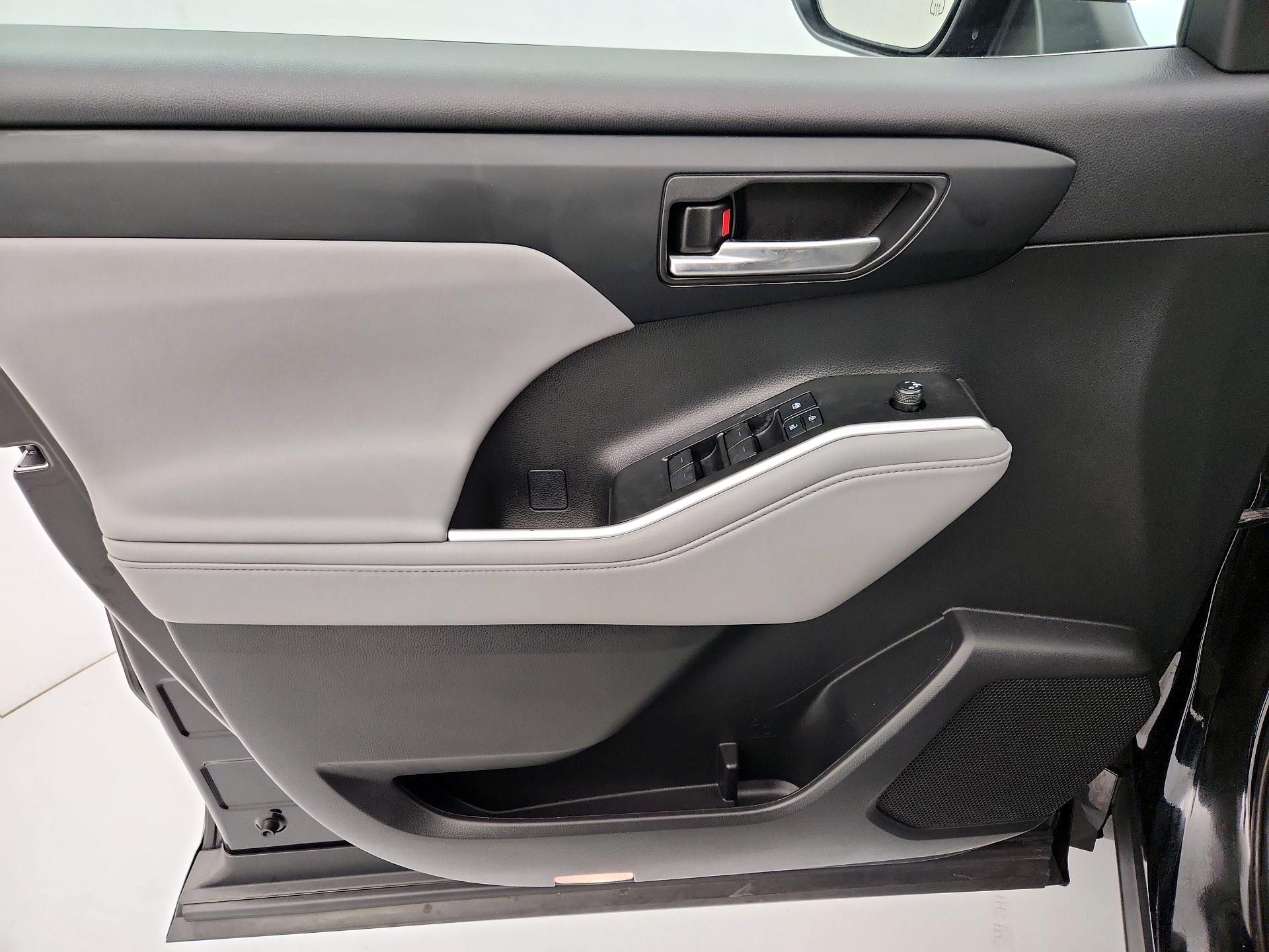 Thumbnail: 2021 Toyota Highlander - 12