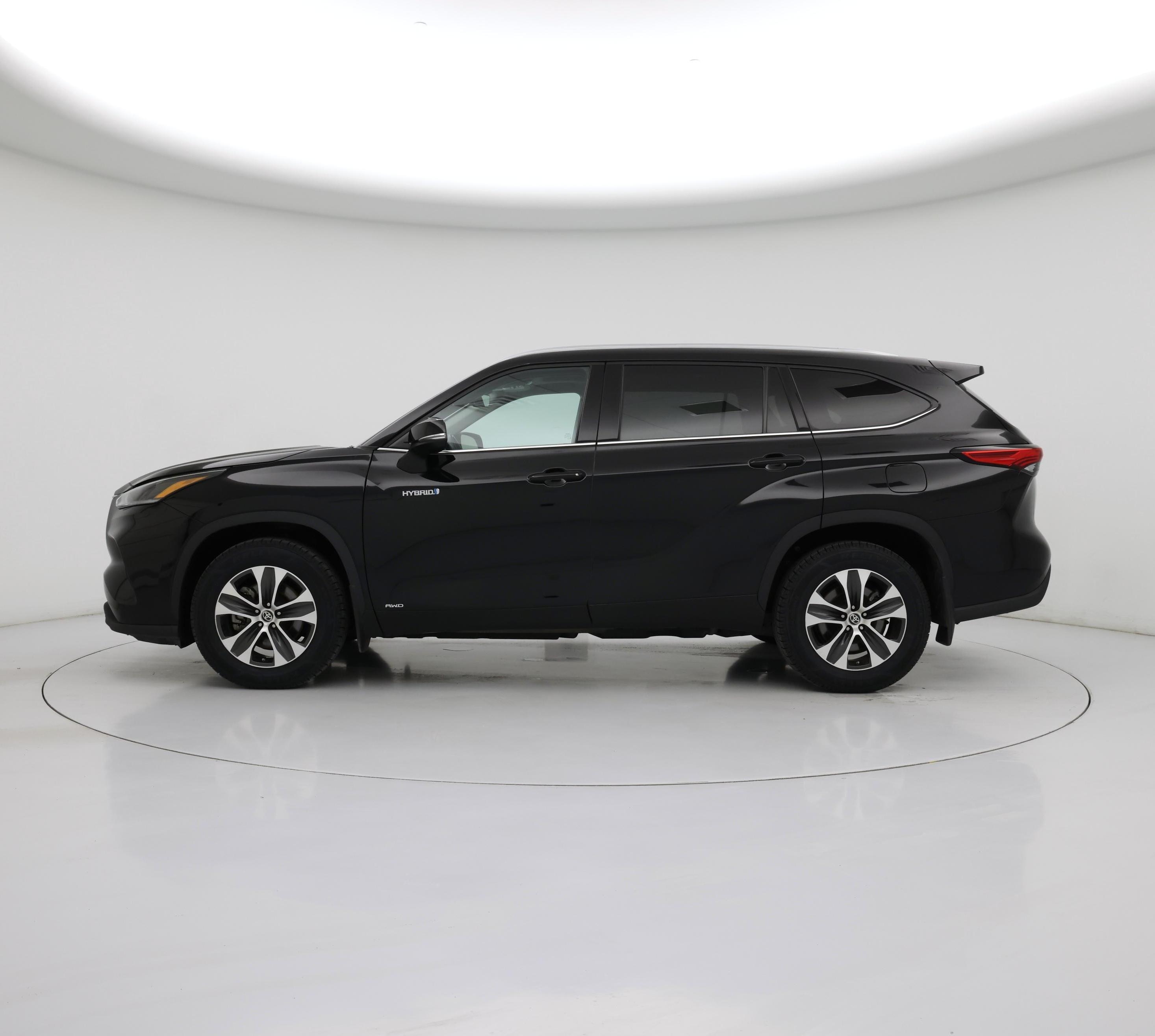 Thumbnail: 2021 Toyota Highlander - 3