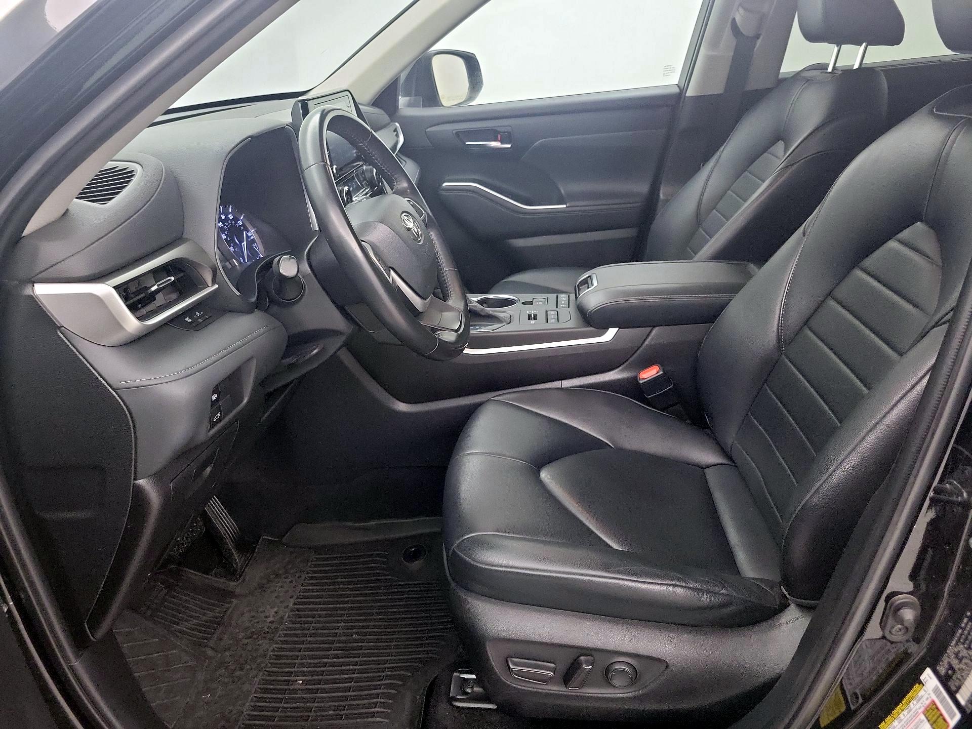 Thumbnail: 2022 Toyota Highlander - 11