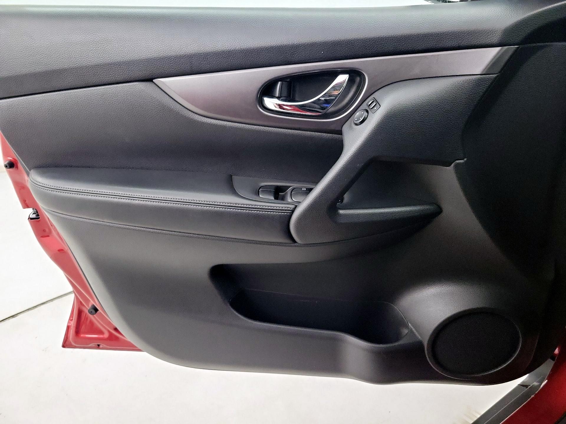 Thumbnail: 2016 Nissan Rogue - 12