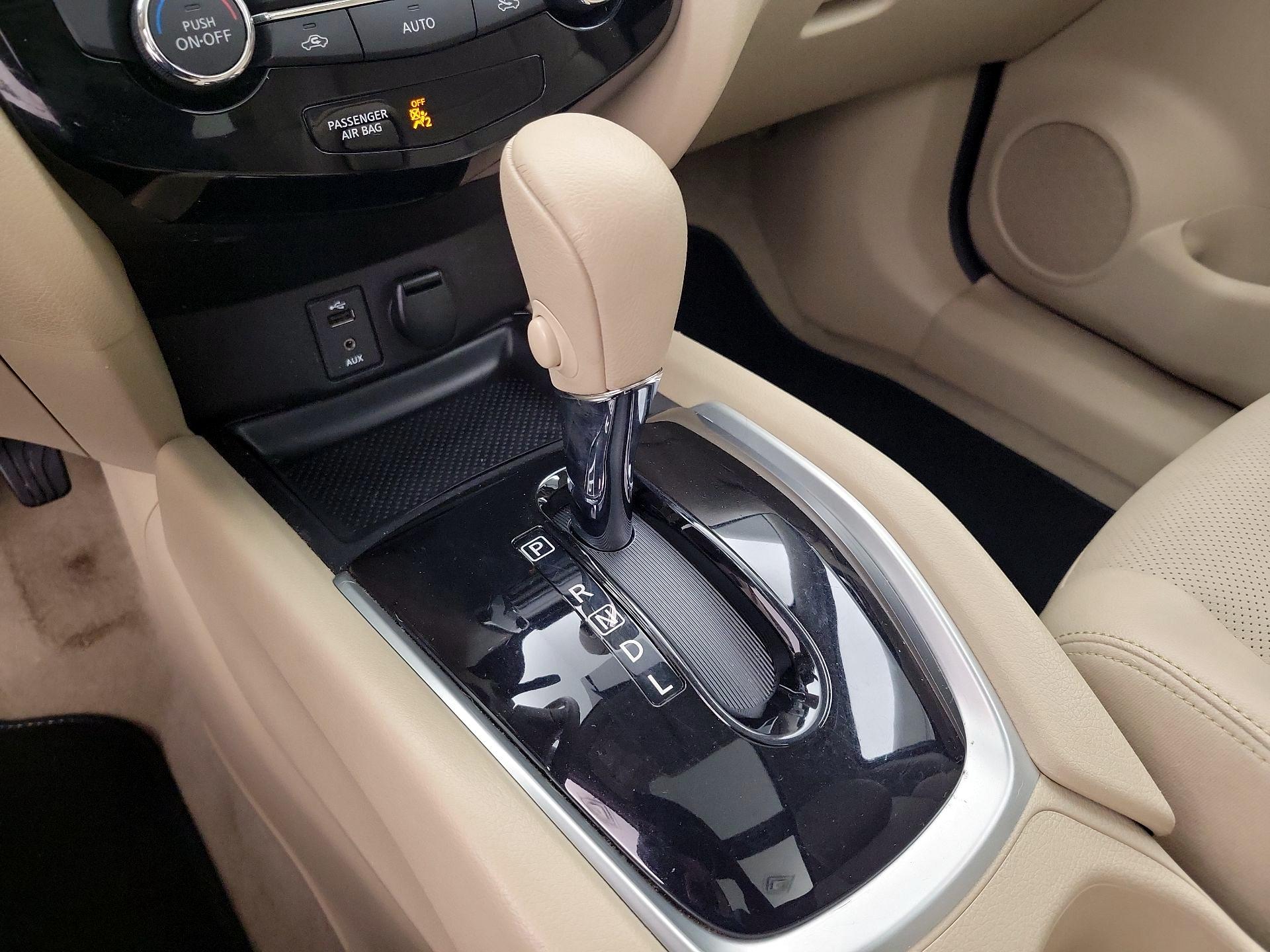 Thumbnail: 2015 Nissan Rogue - 18