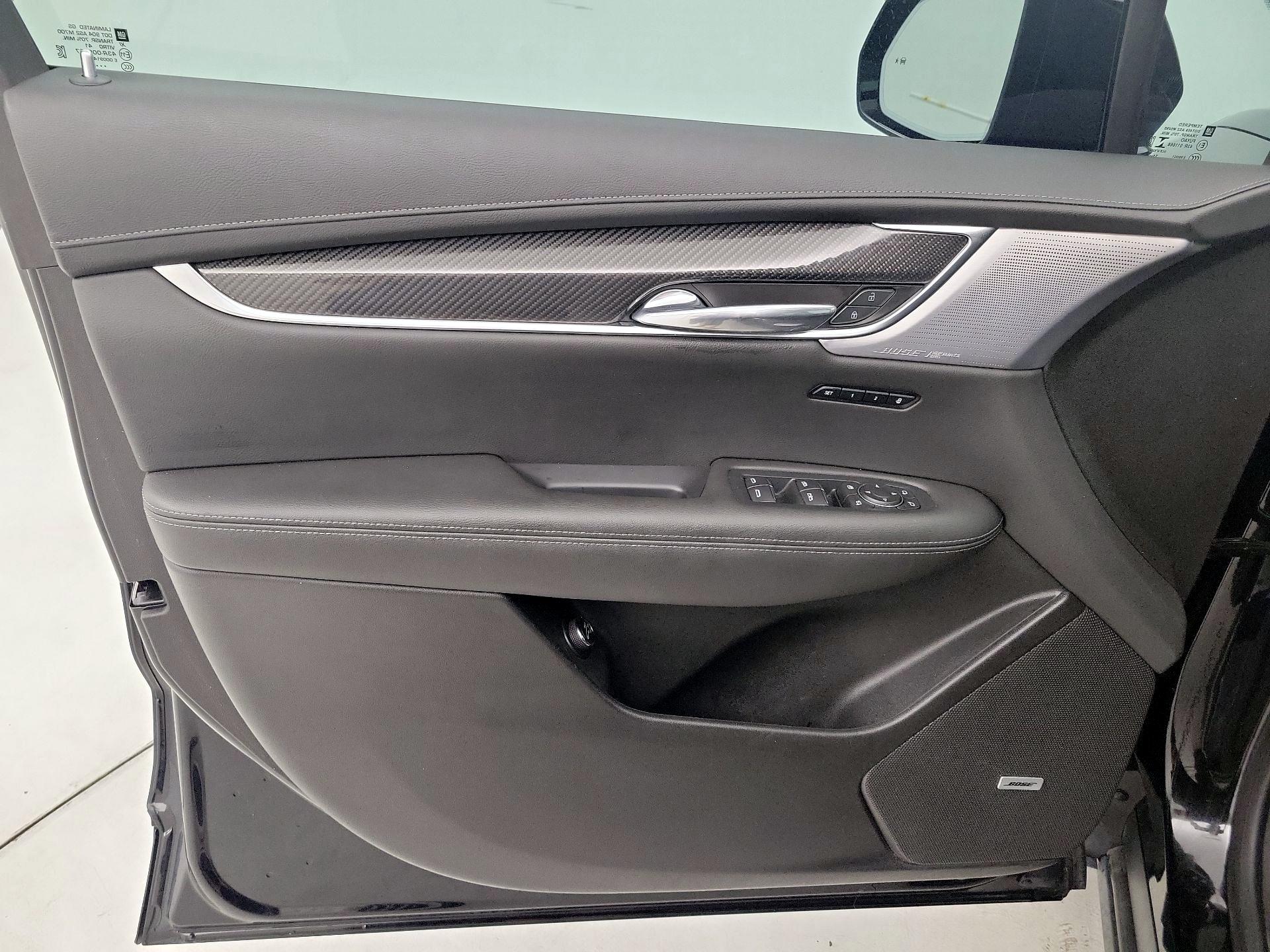 Thumbnail: 2022 Cadillac XT6 - 12