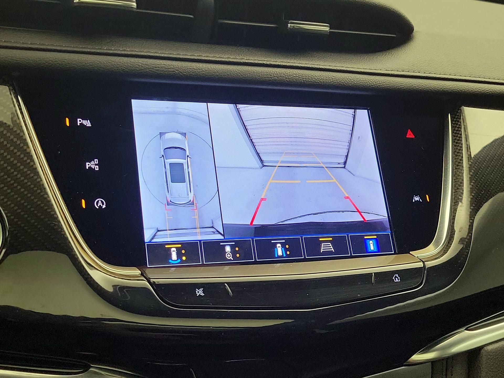 Thumbnail: 2022 Cadillac XT6 - 15