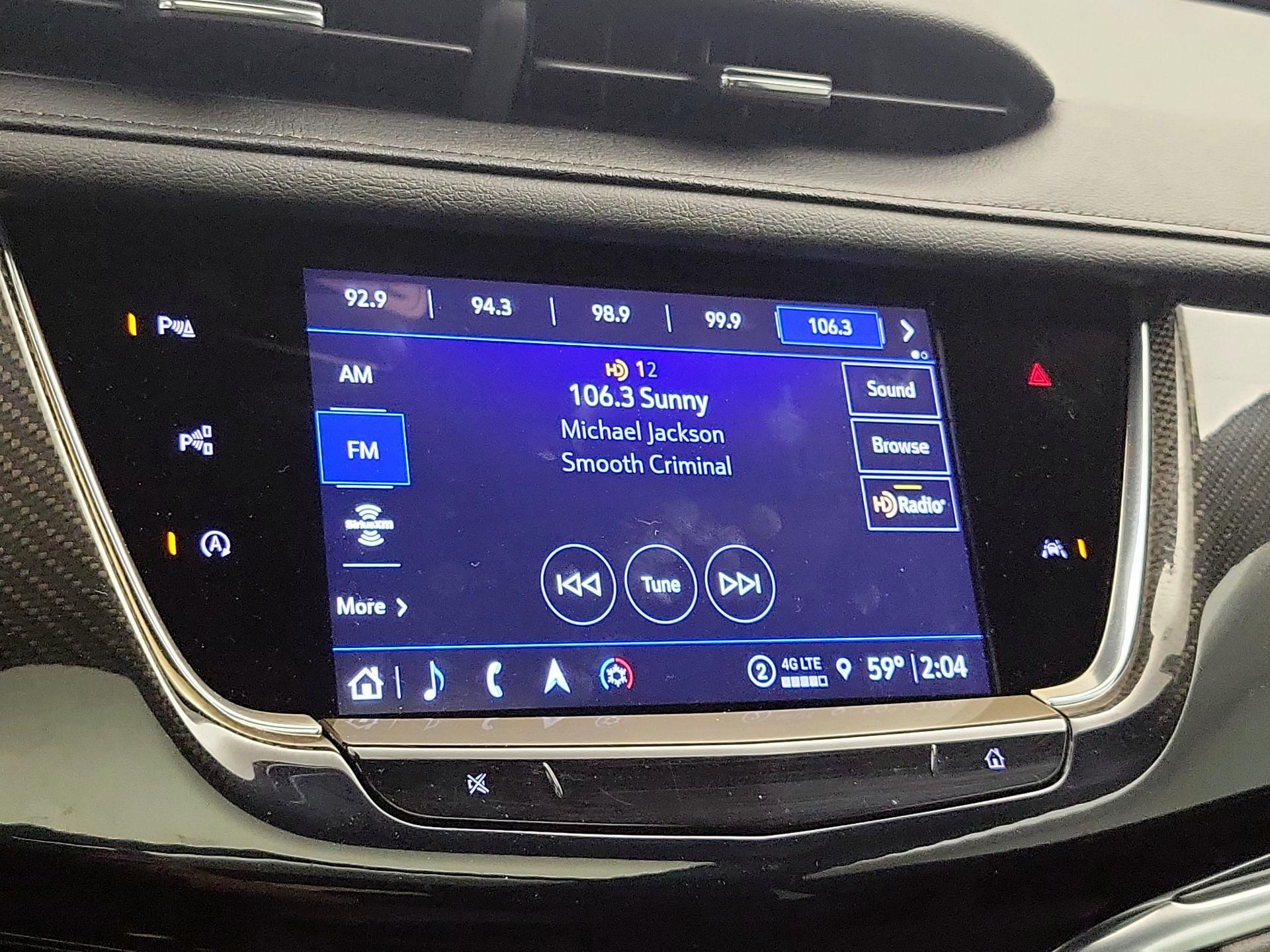 Thumbnail: 2022 Cadillac XT6 - 16