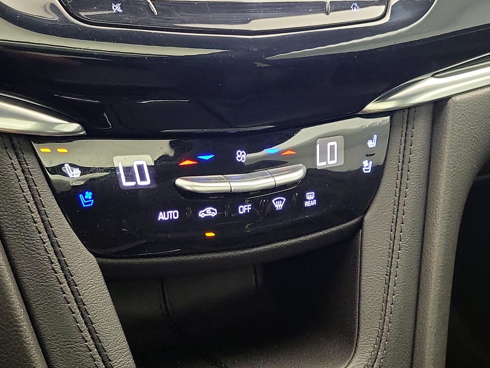 Thumbnail: 2022 Cadillac XT6 - 17