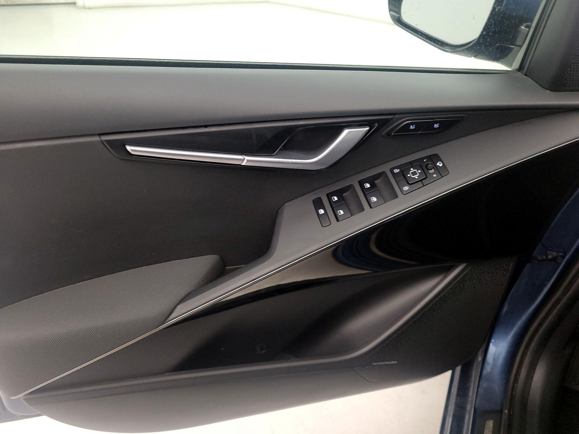 Thumbnail: 2023 Kia Niro - 12