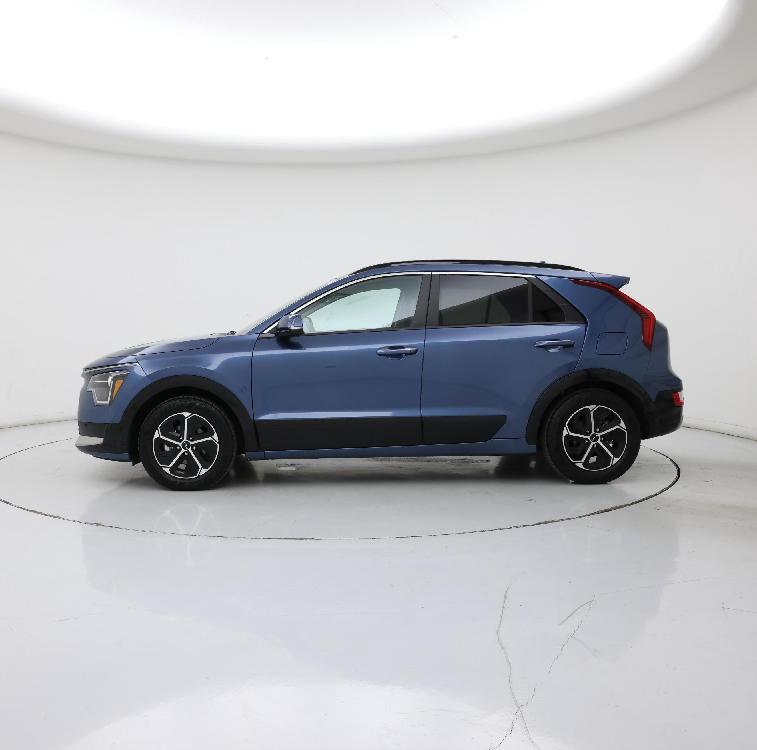 Thumbnail: 2023 Kia Niro - 3