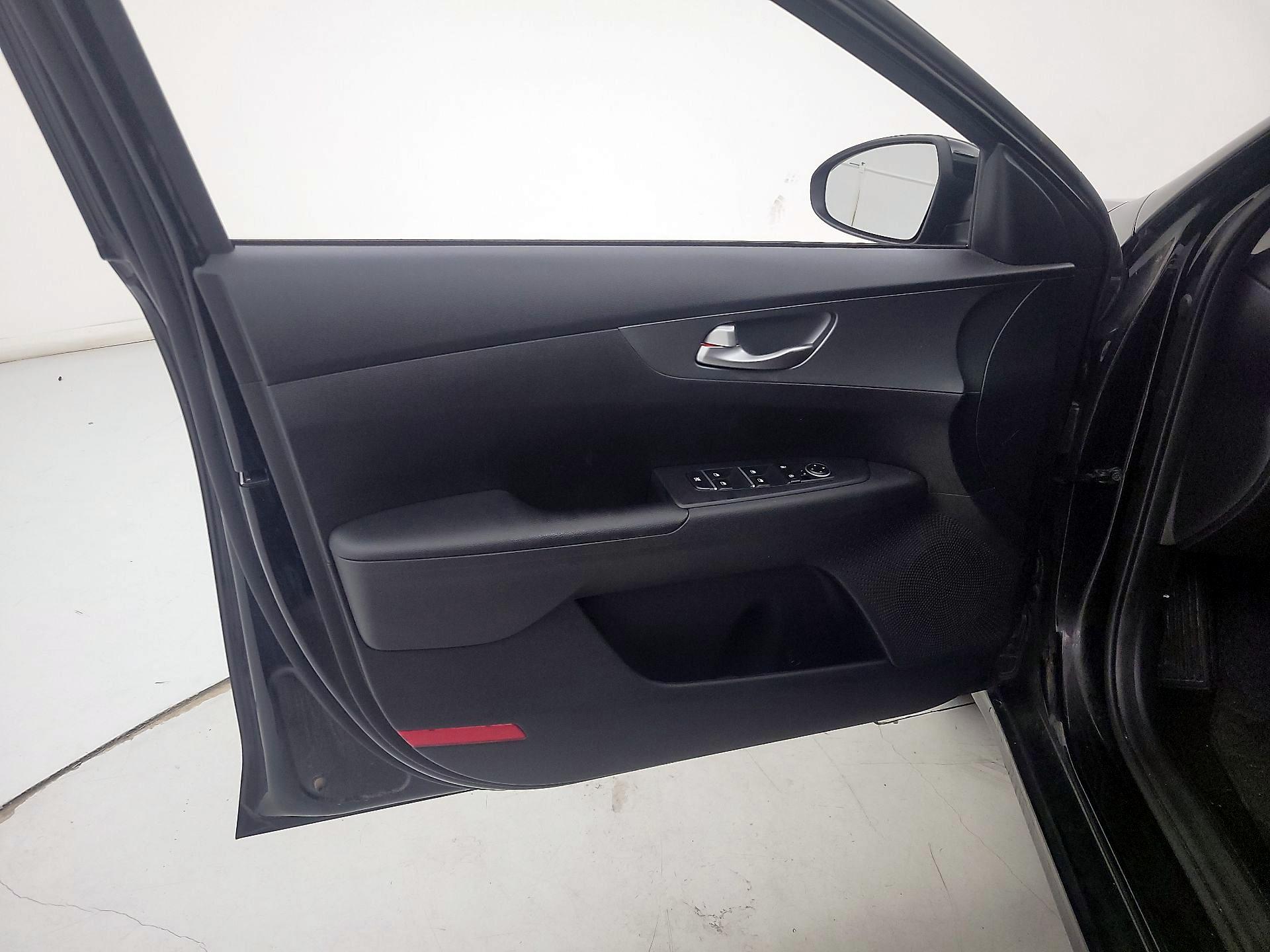 Thumbnail: 2021 Kia Forte - 12