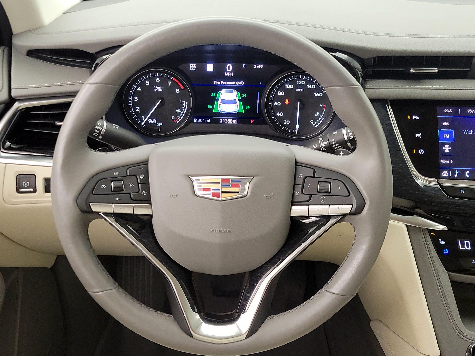 Thumbnail: 2023 Cadillac XT6 - 10