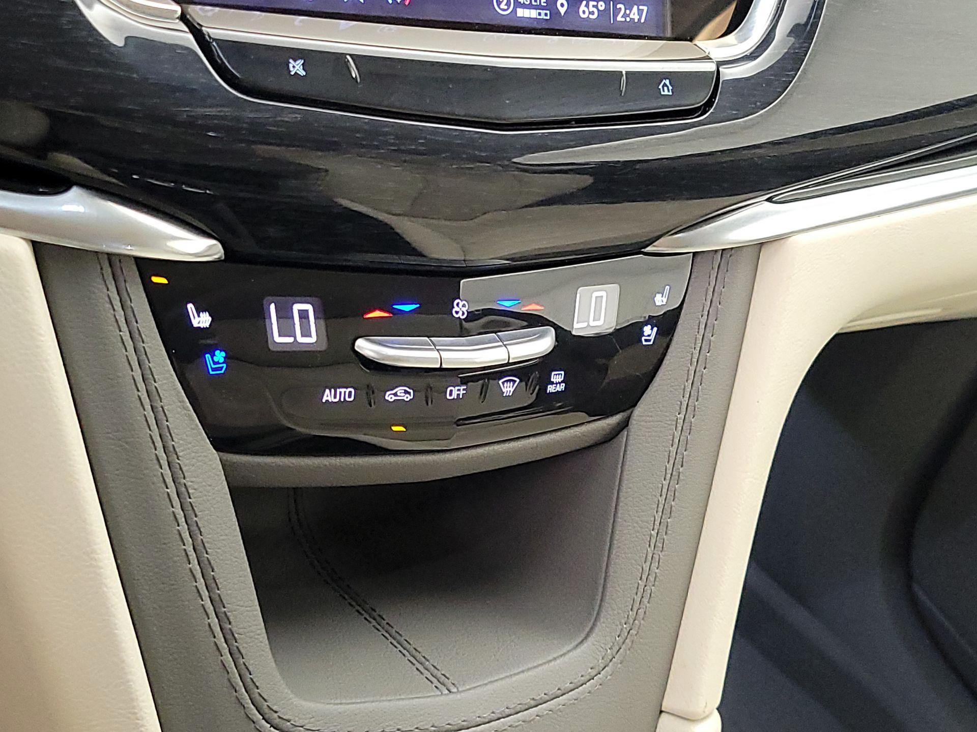 Thumbnail: 2023 Cadillac XT6 - 17