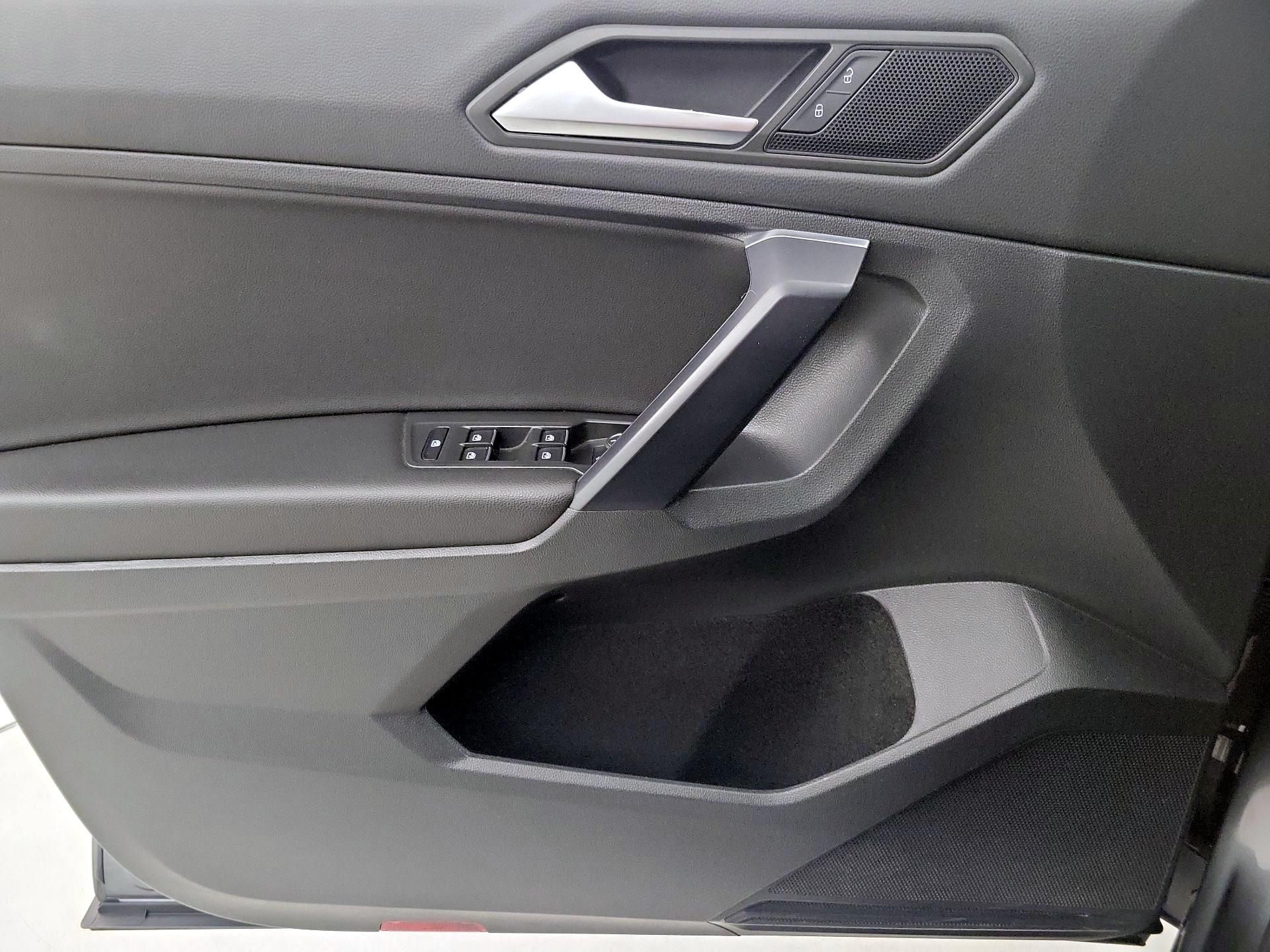 Thumbnail: 2021 Volkswagen Tiguan - 12