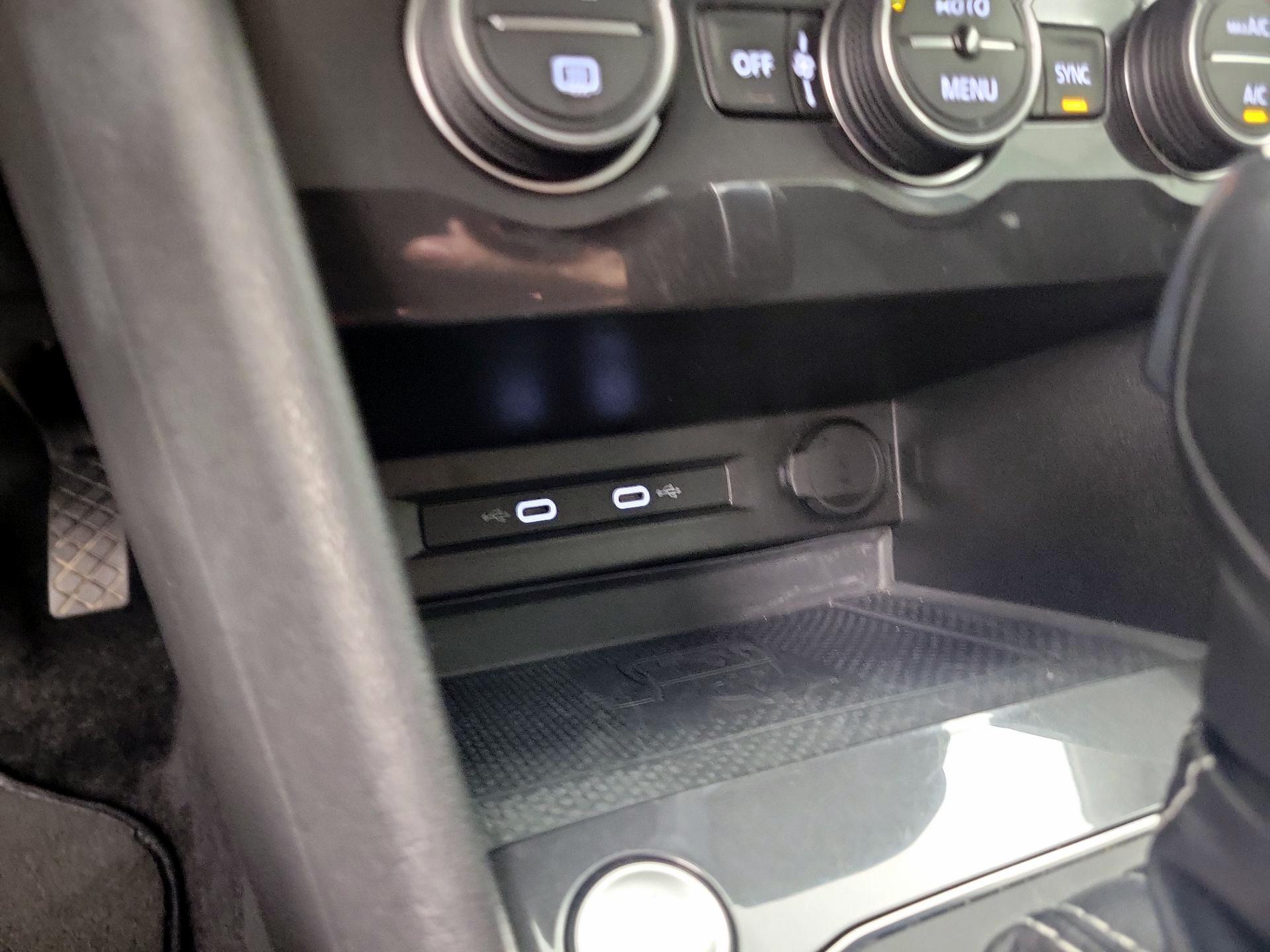 Thumbnail: 2021 Volkswagen Tiguan - 18