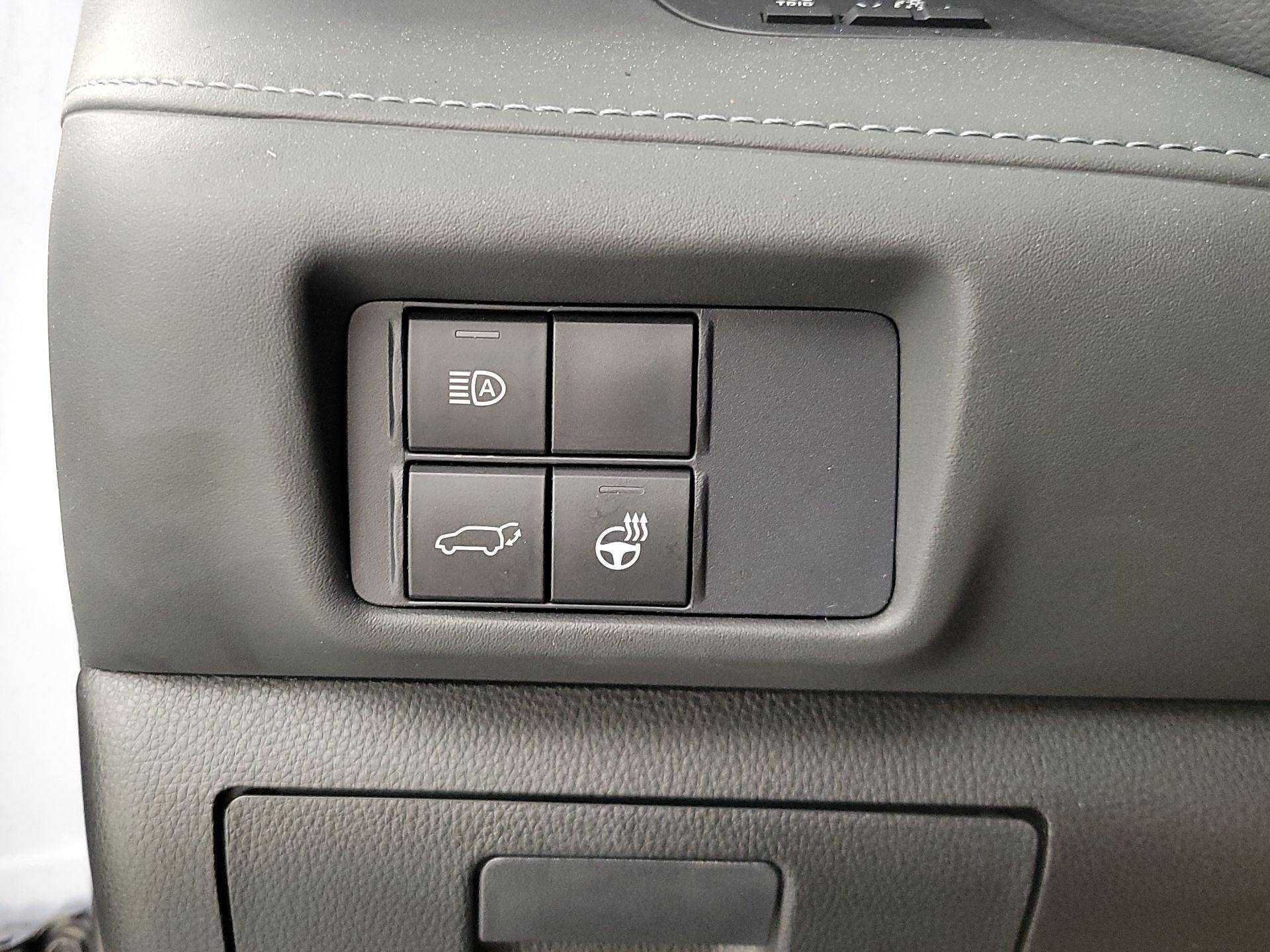 Thumbnail: 2021 Toyota Highlander - 13