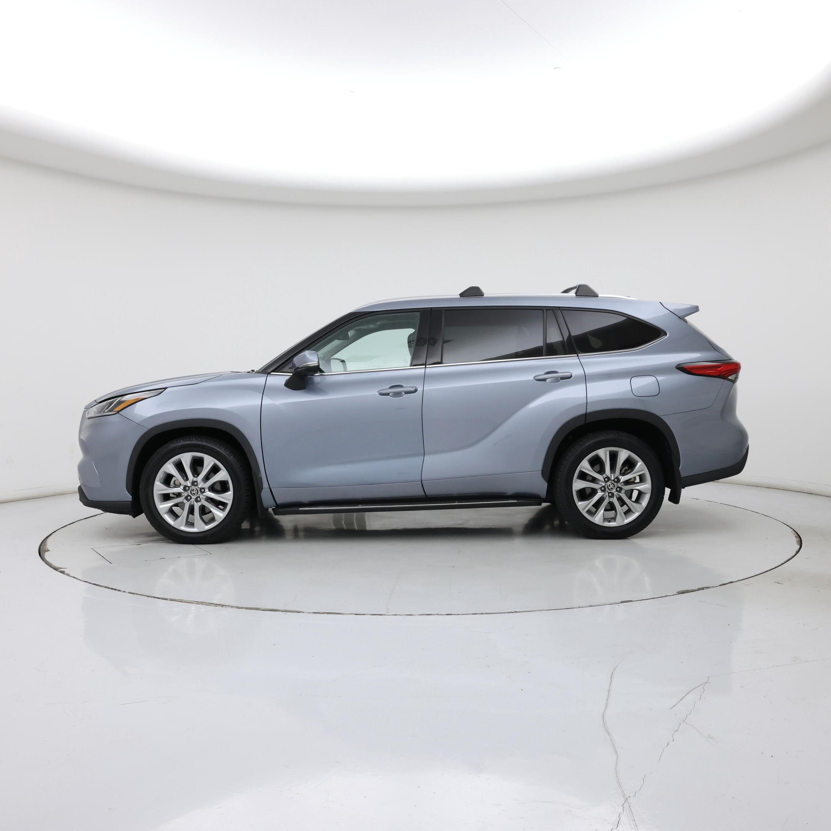 Thumbnail: 2021 Toyota Highlander - 3