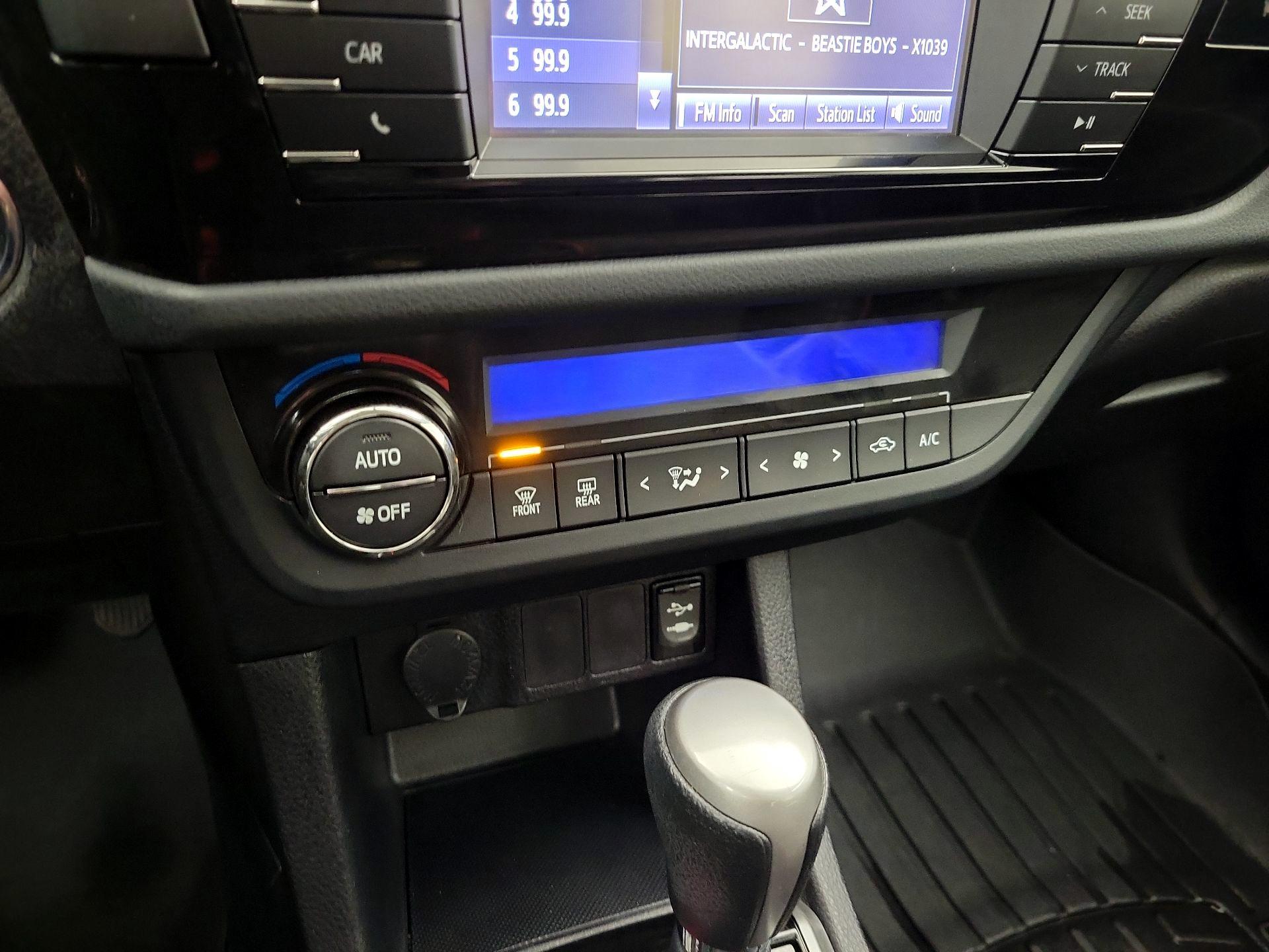 Thumbnail: 2016 Toyota Corolla - 16