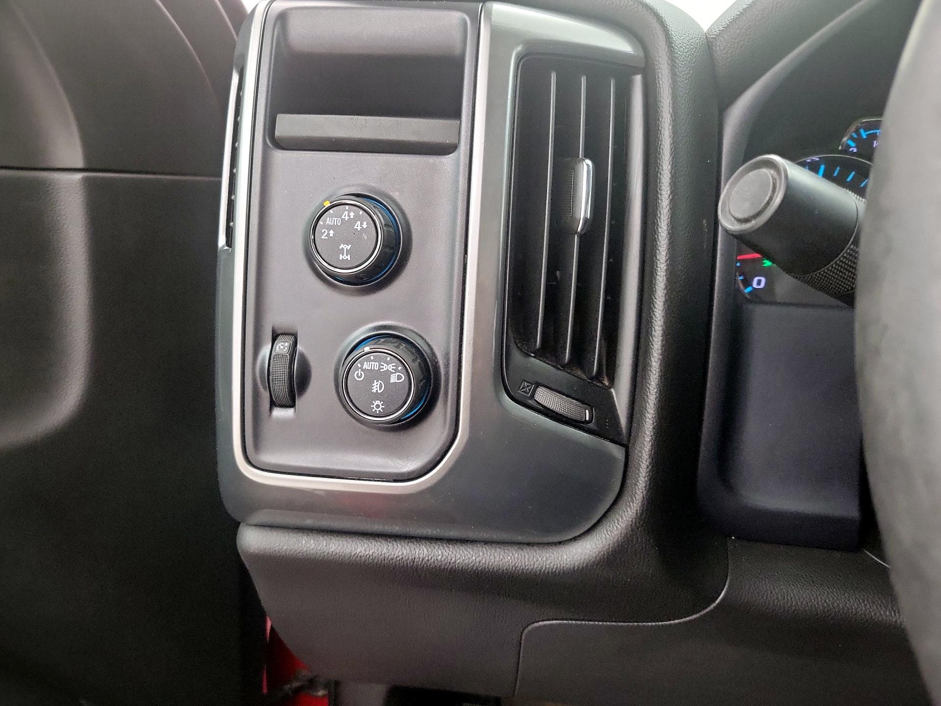 Thumbnail: 2015 Chevrolet Silverado 1500 - 13