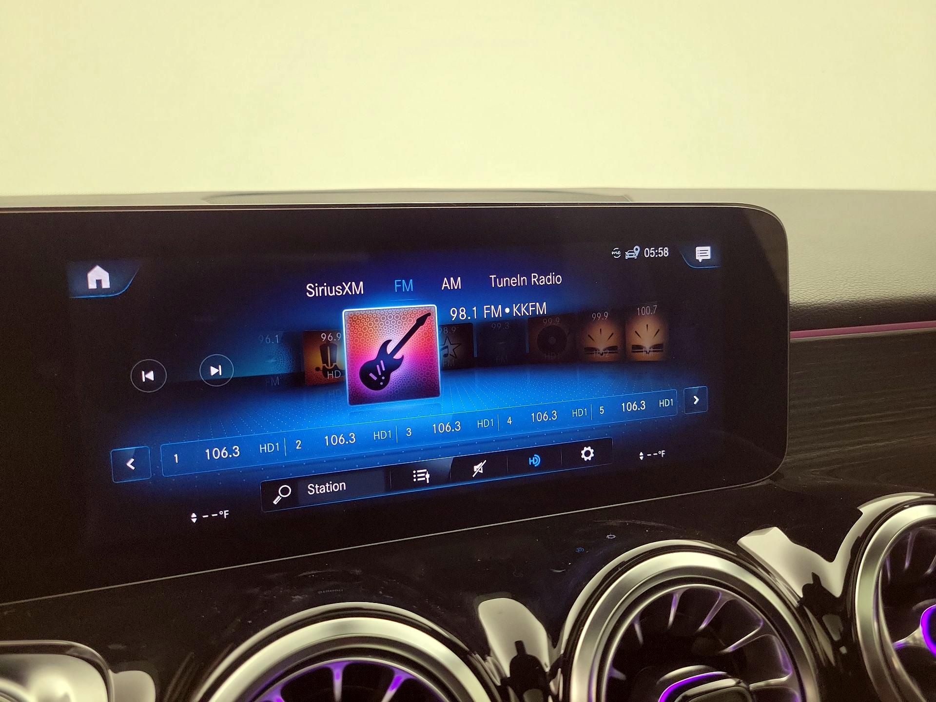 Thumbnail: 2023 Mercedes-Benz GLB - 15