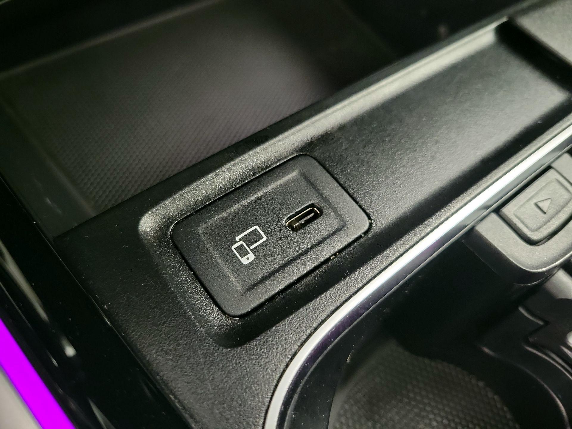 Thumbnail: 2023 Mercedes-Benz GLB - 18