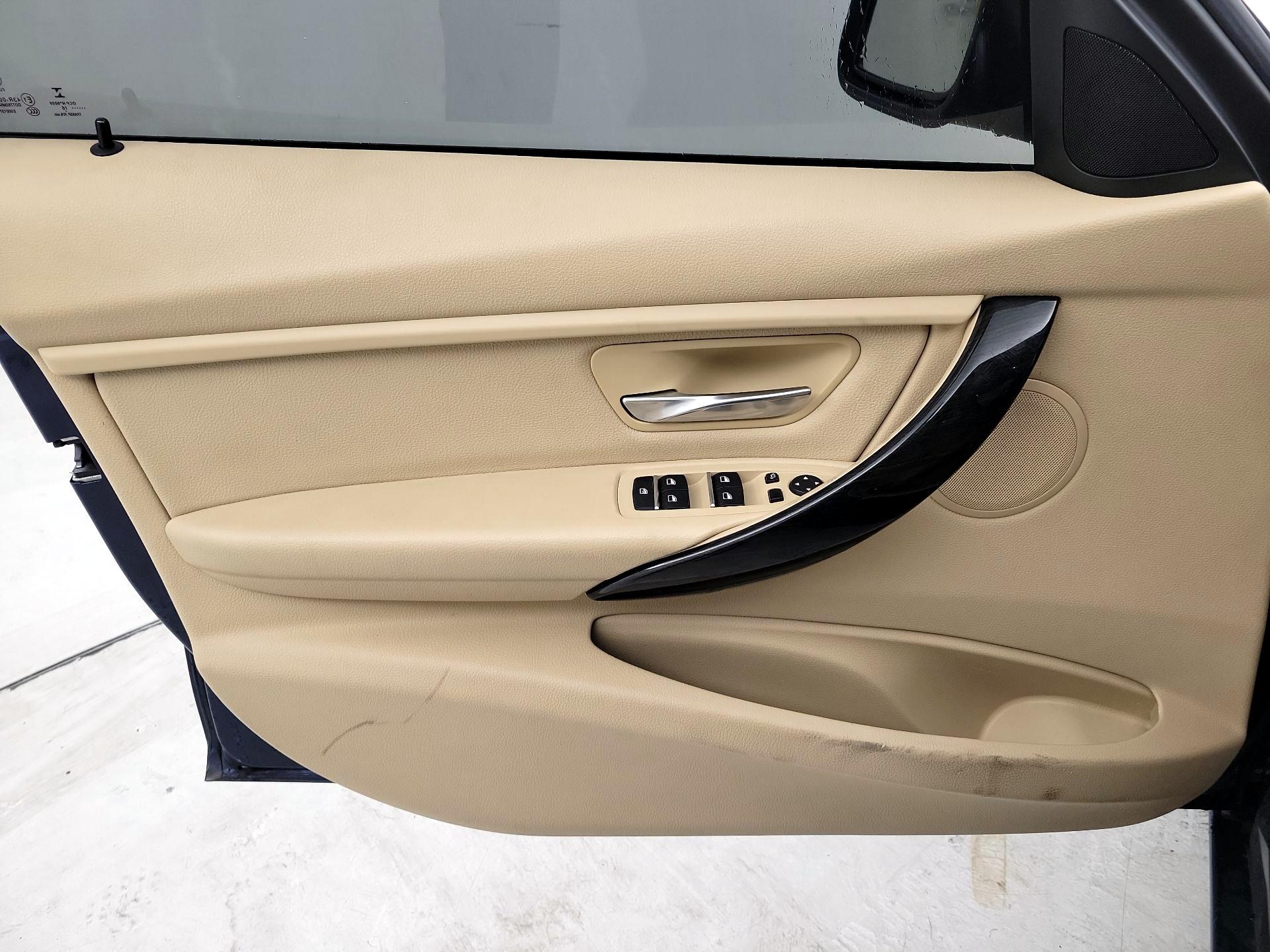 Thumbnail: 2016 BMW 3 Series - 12